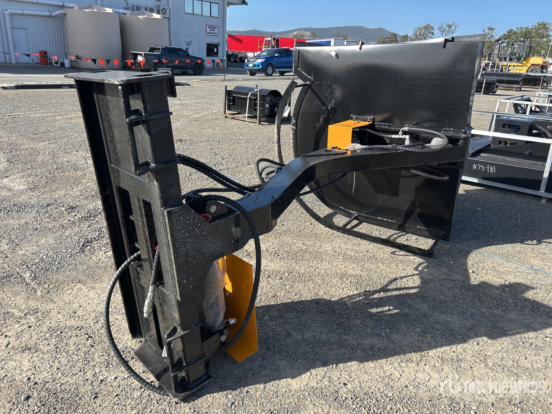 General Appearance with Image, coin arrière droit