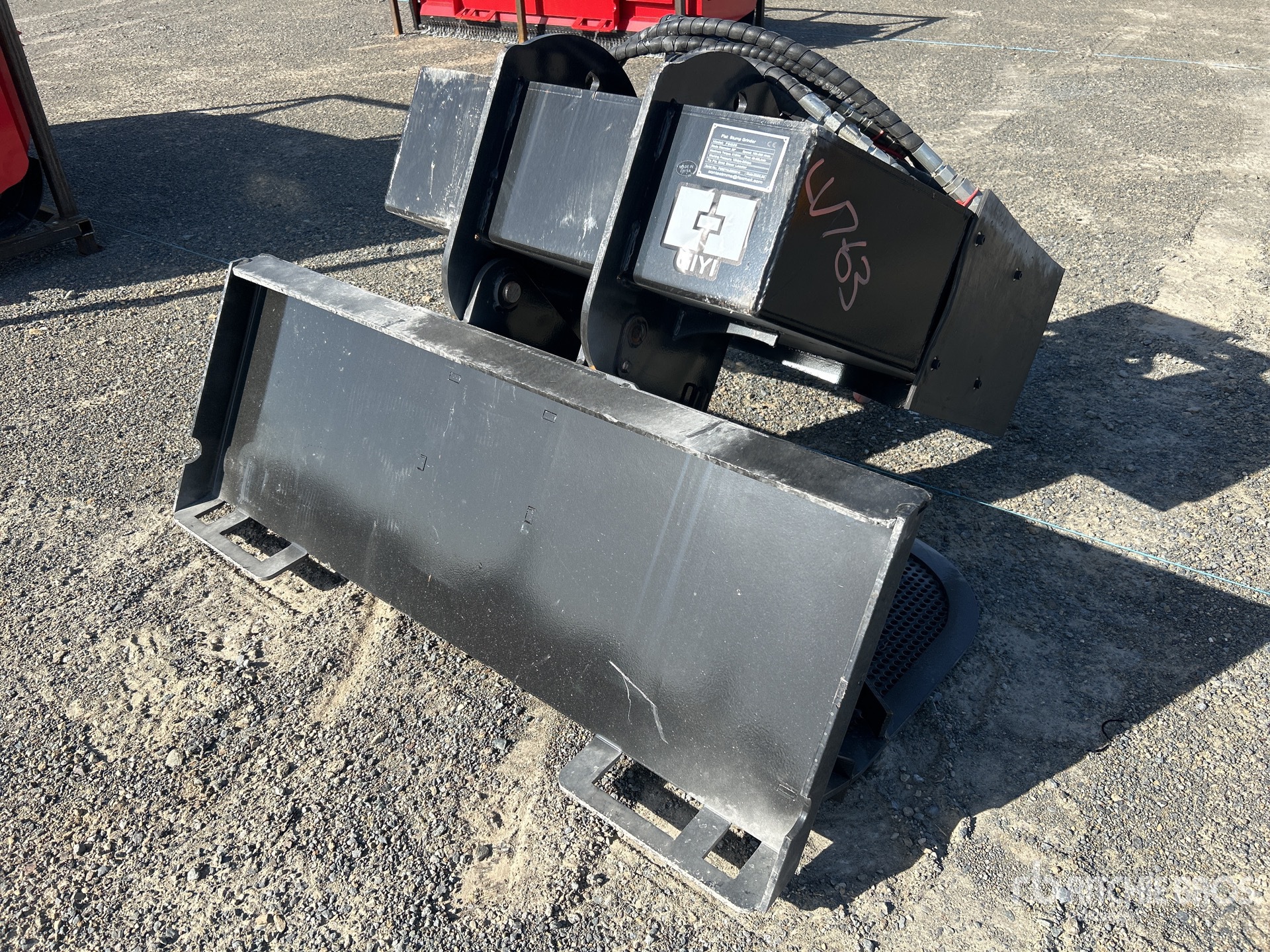 General Appearance with Picture, Right Rear Corner