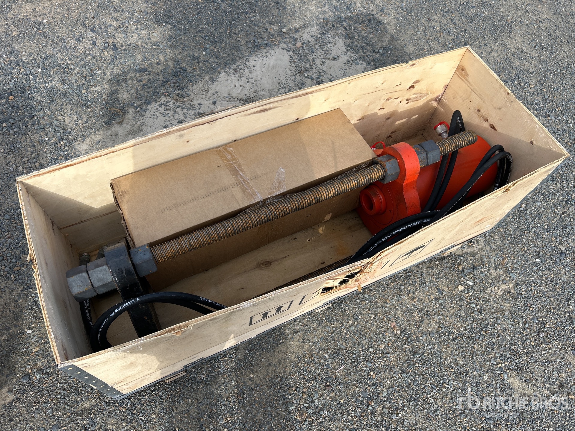 General Appearance with Bild, Ecke hinten links