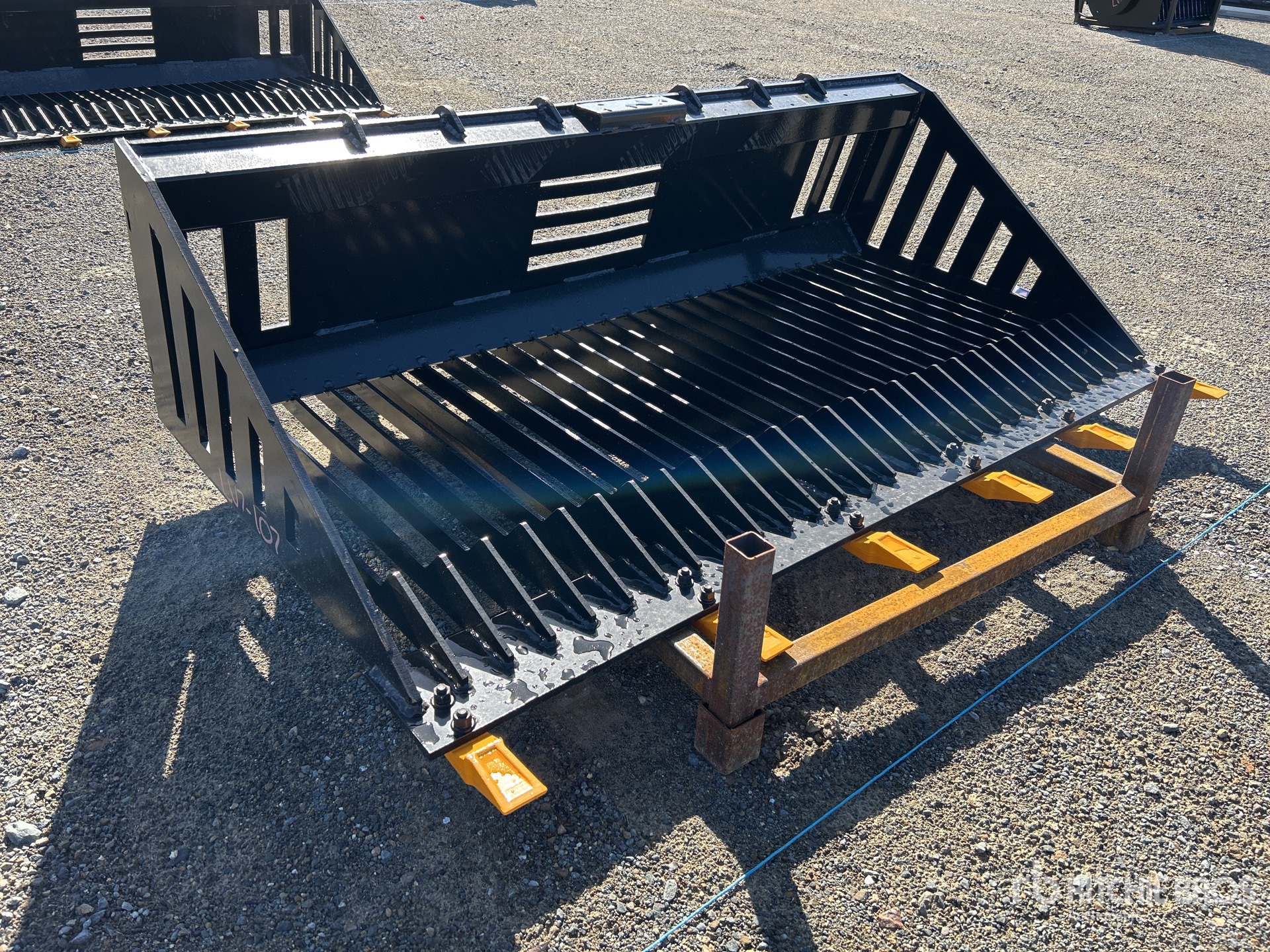 General Appearance with Image, coin avant droit