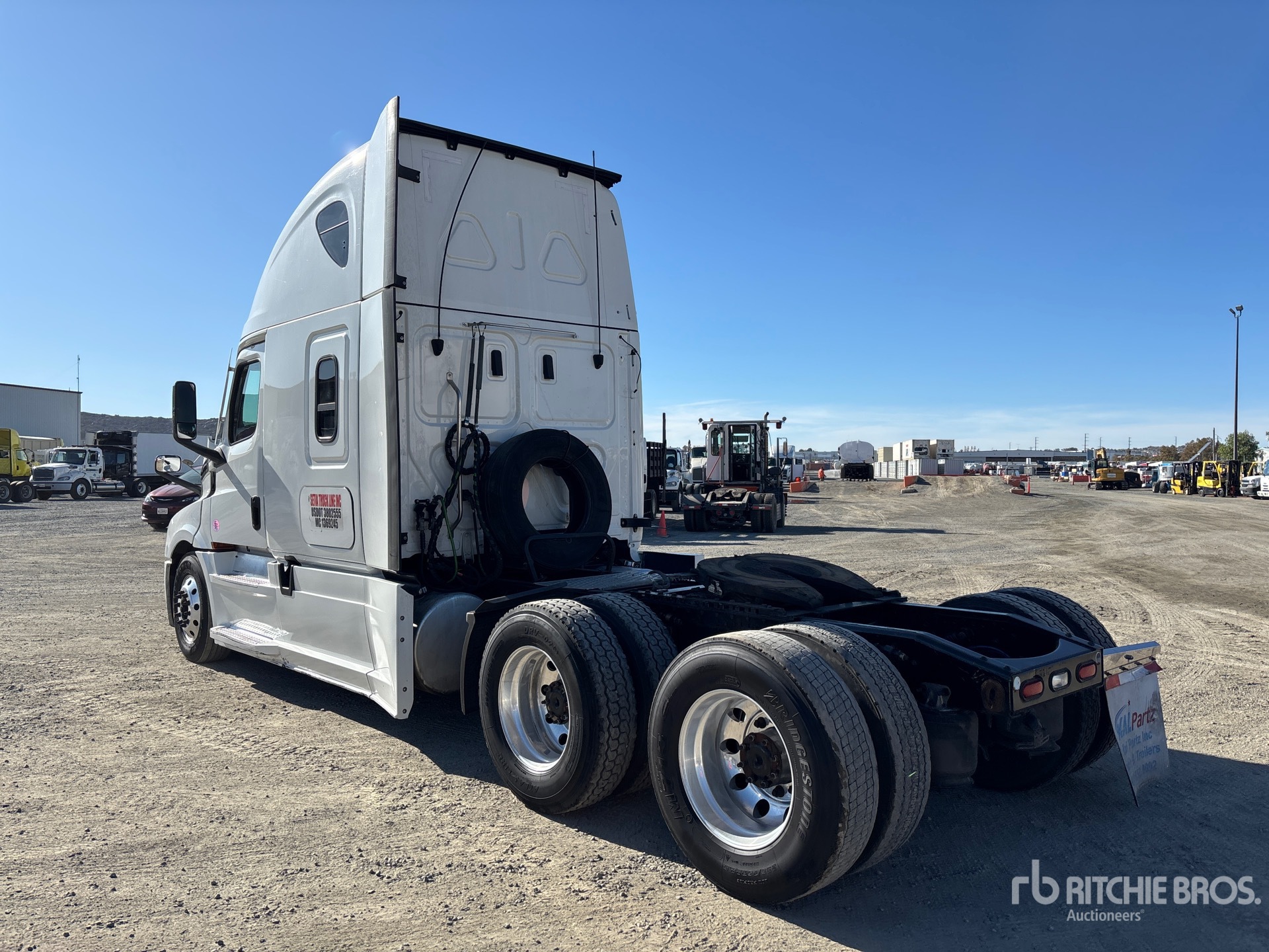 General Appearance with Foto, angolo posteriore sinistro