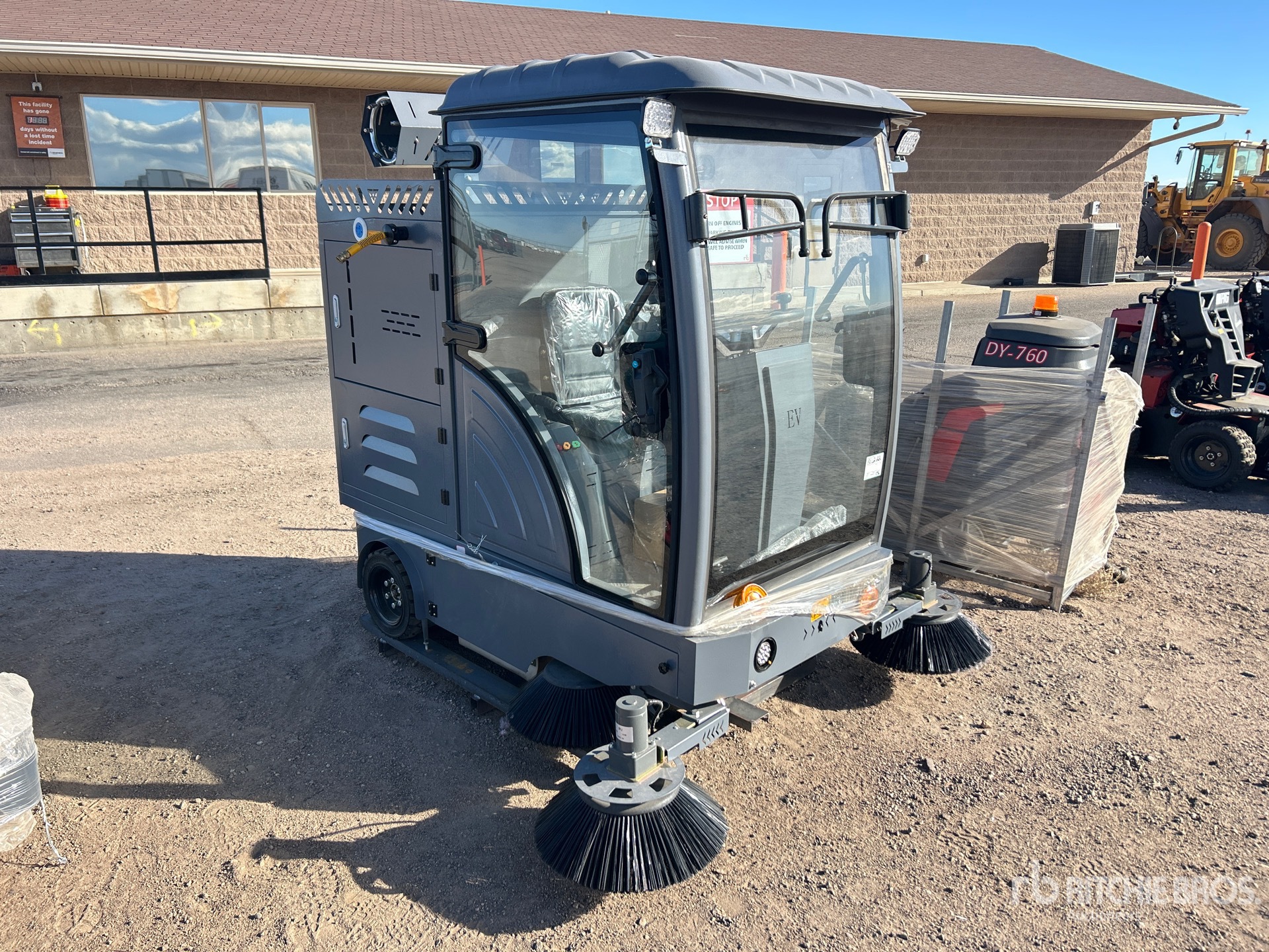 General Appearance with Picture, Right Front Corner