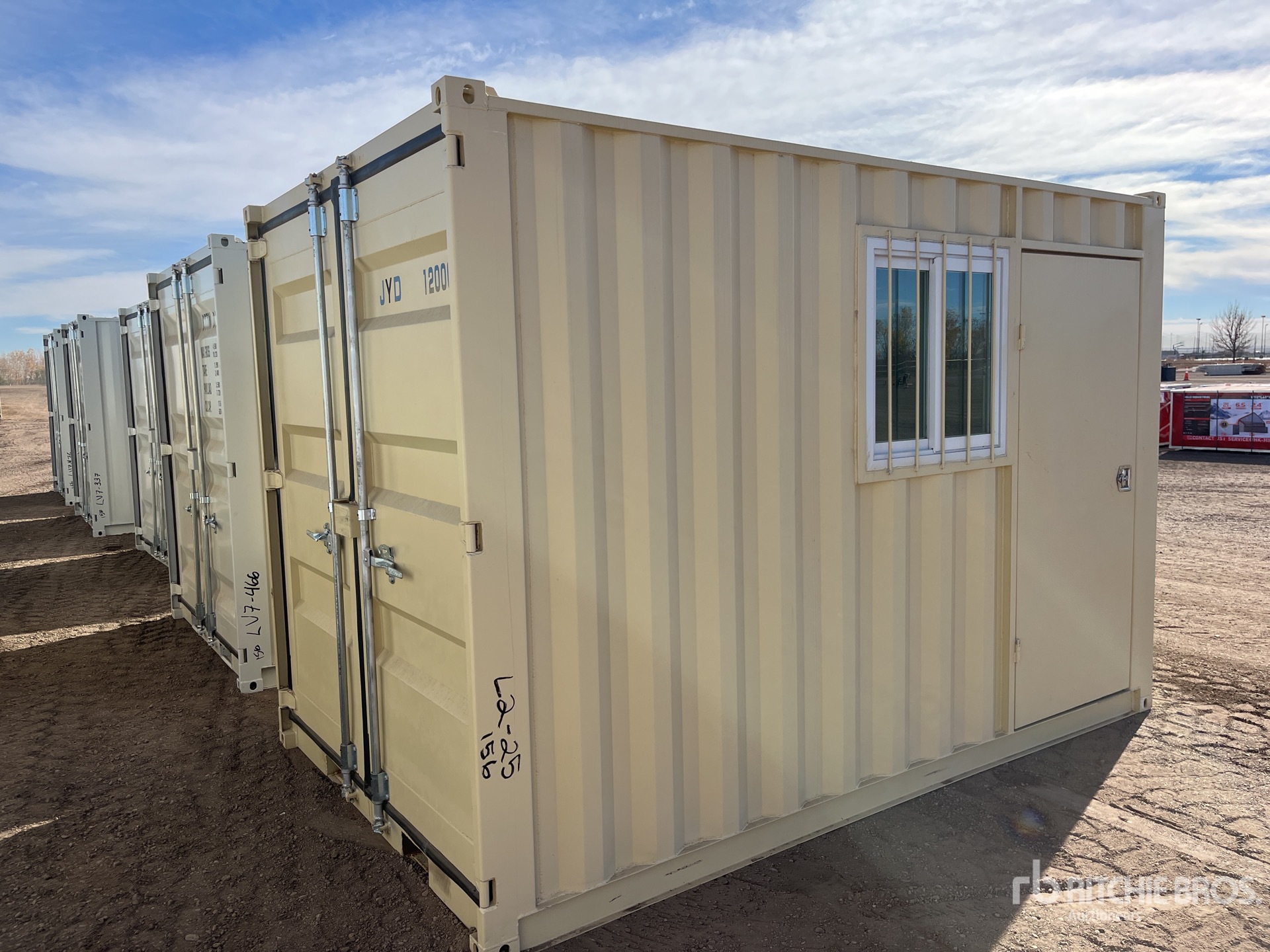 General Appearance with Bild, Ecke vorne links