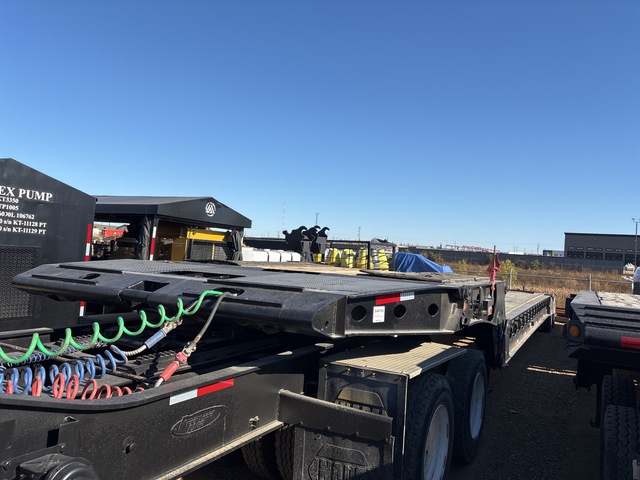 2005 Peerless 57 ft 16-Wheel Folding Neck Trailer 2005 Peerless 57 ft 16-Wheel Folding Neck Trailer