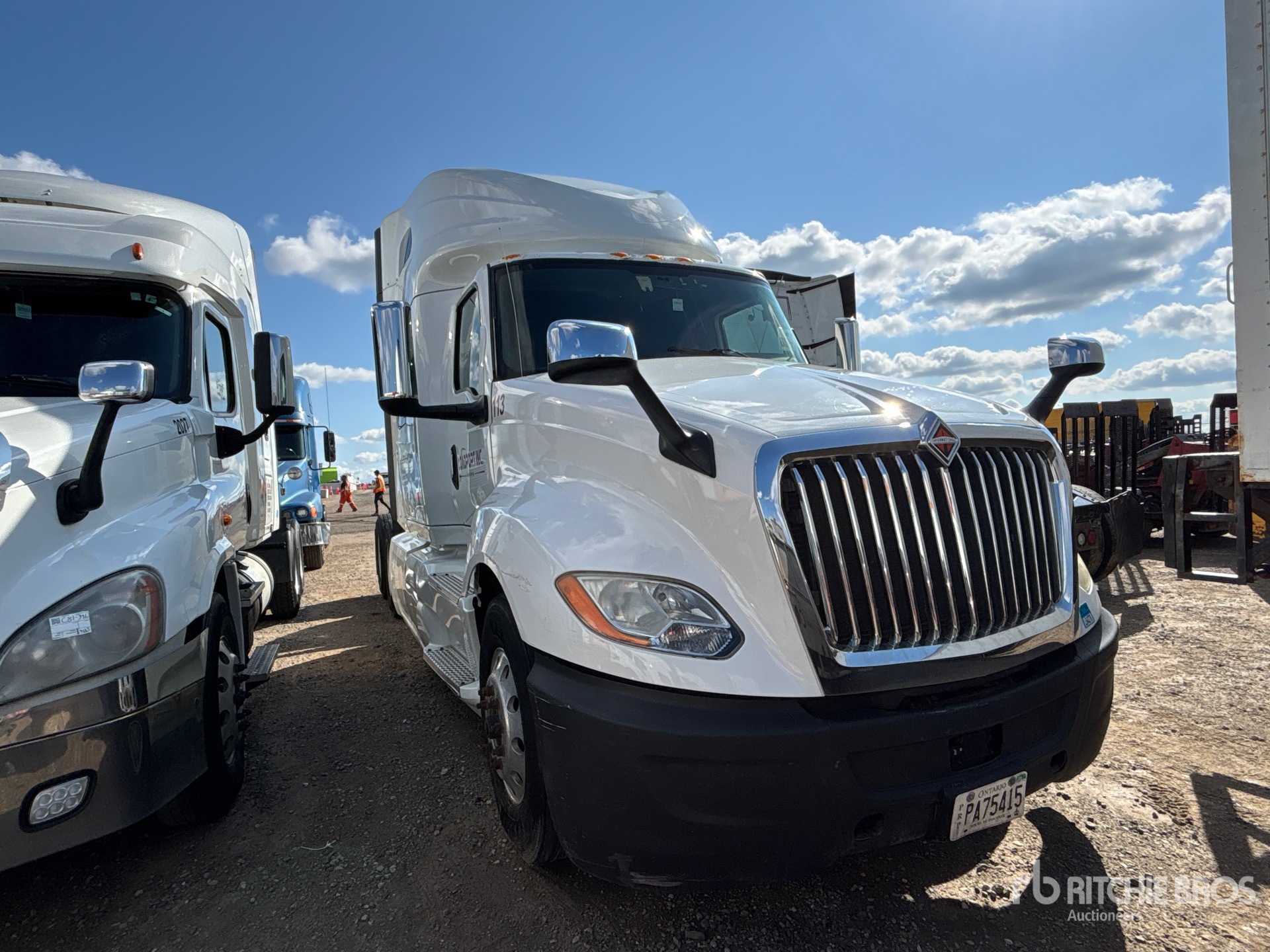 General Appearance with Bild, Ecke vorne rechts