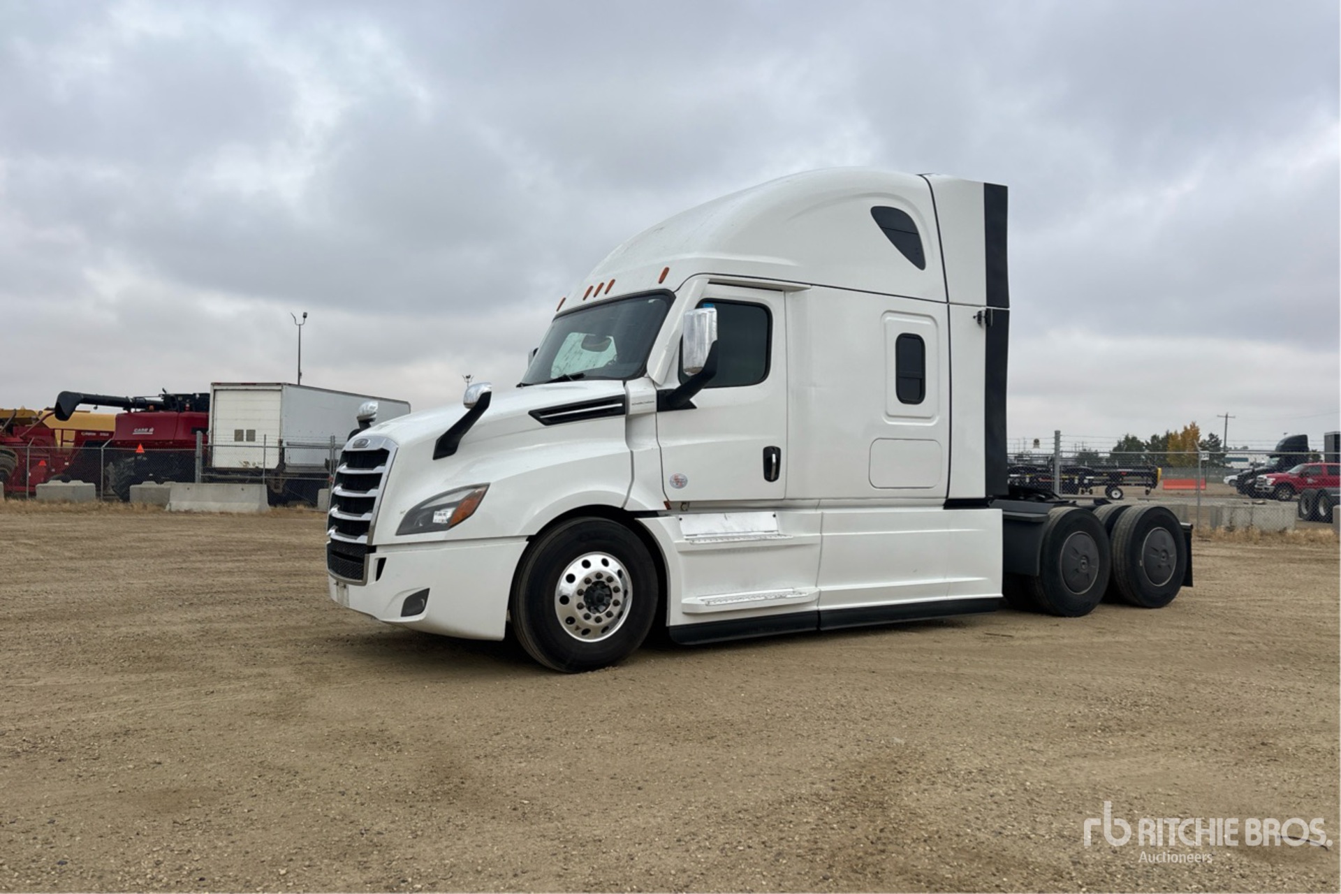 General Appearance with Foto, angolo anteriore sinistro