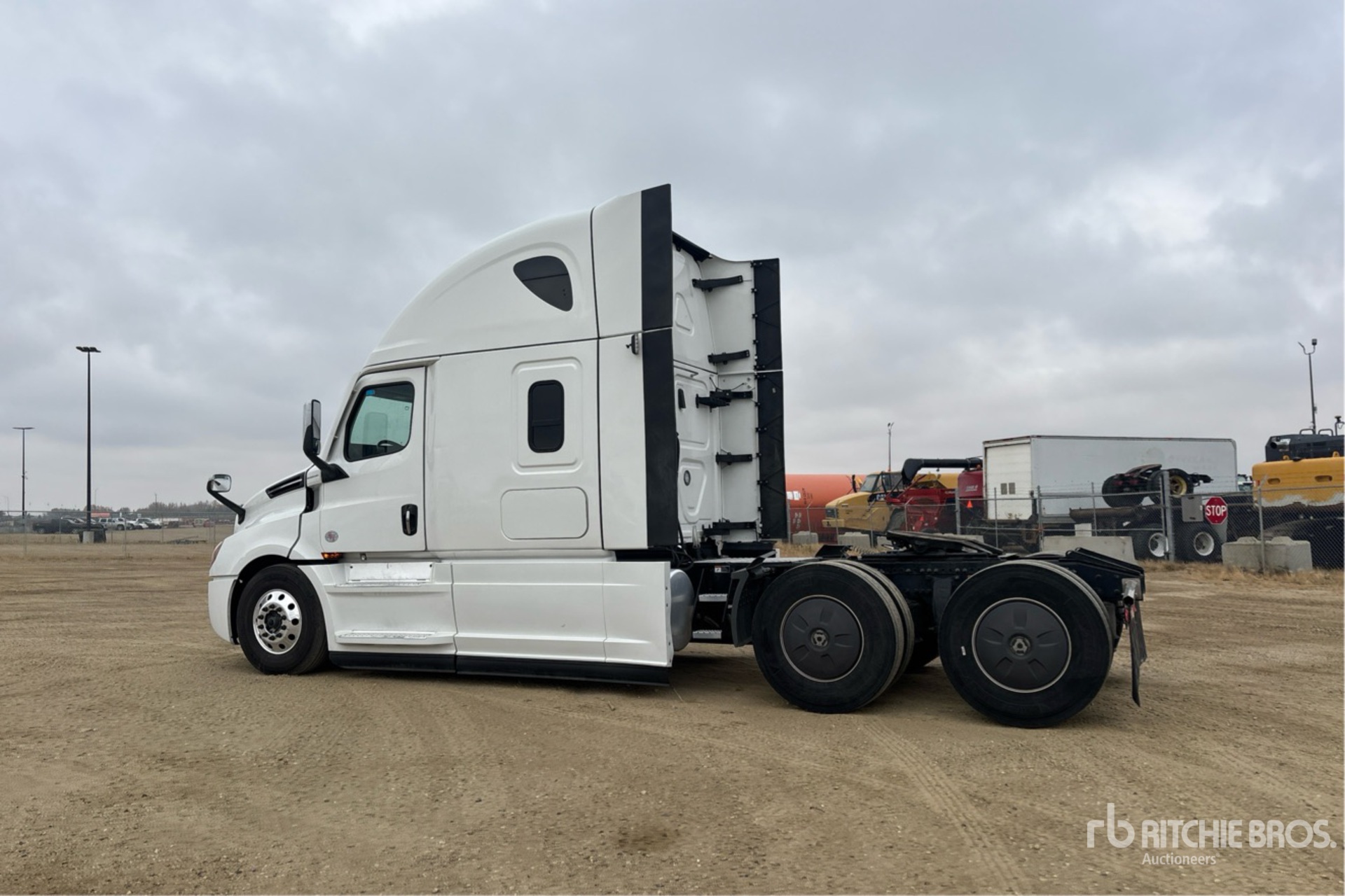 General Appearance with Foto, angolo posteriore sinistro