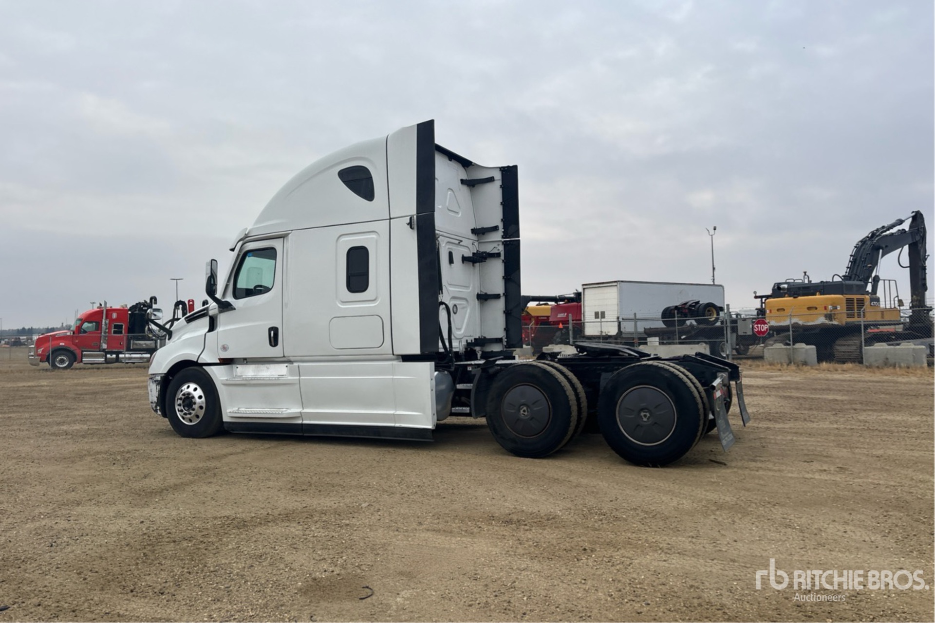 General Appearance with Foto, angolo posteriore sinistro