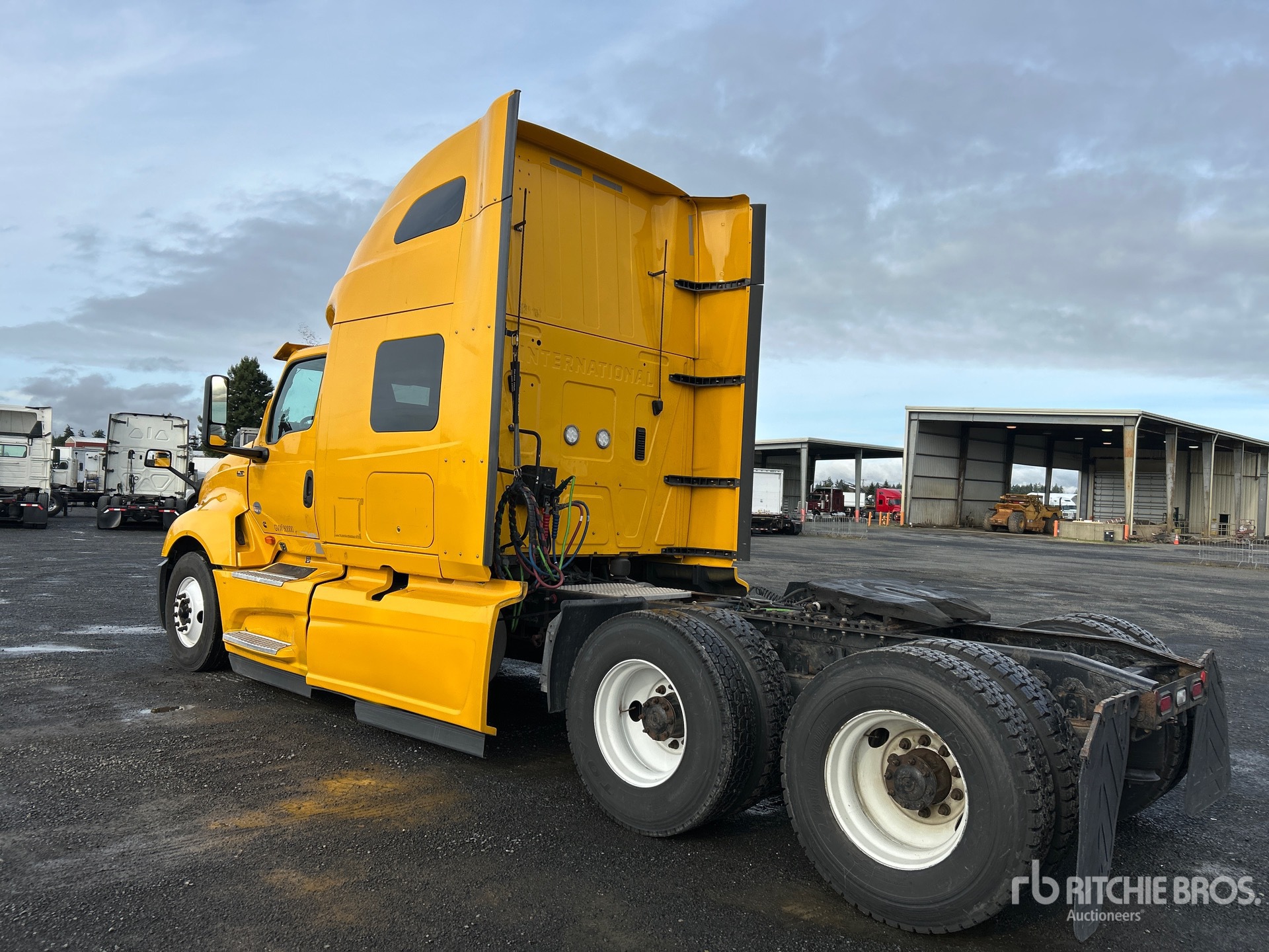 General Appearance with Foto, angolo posteriore sinistro