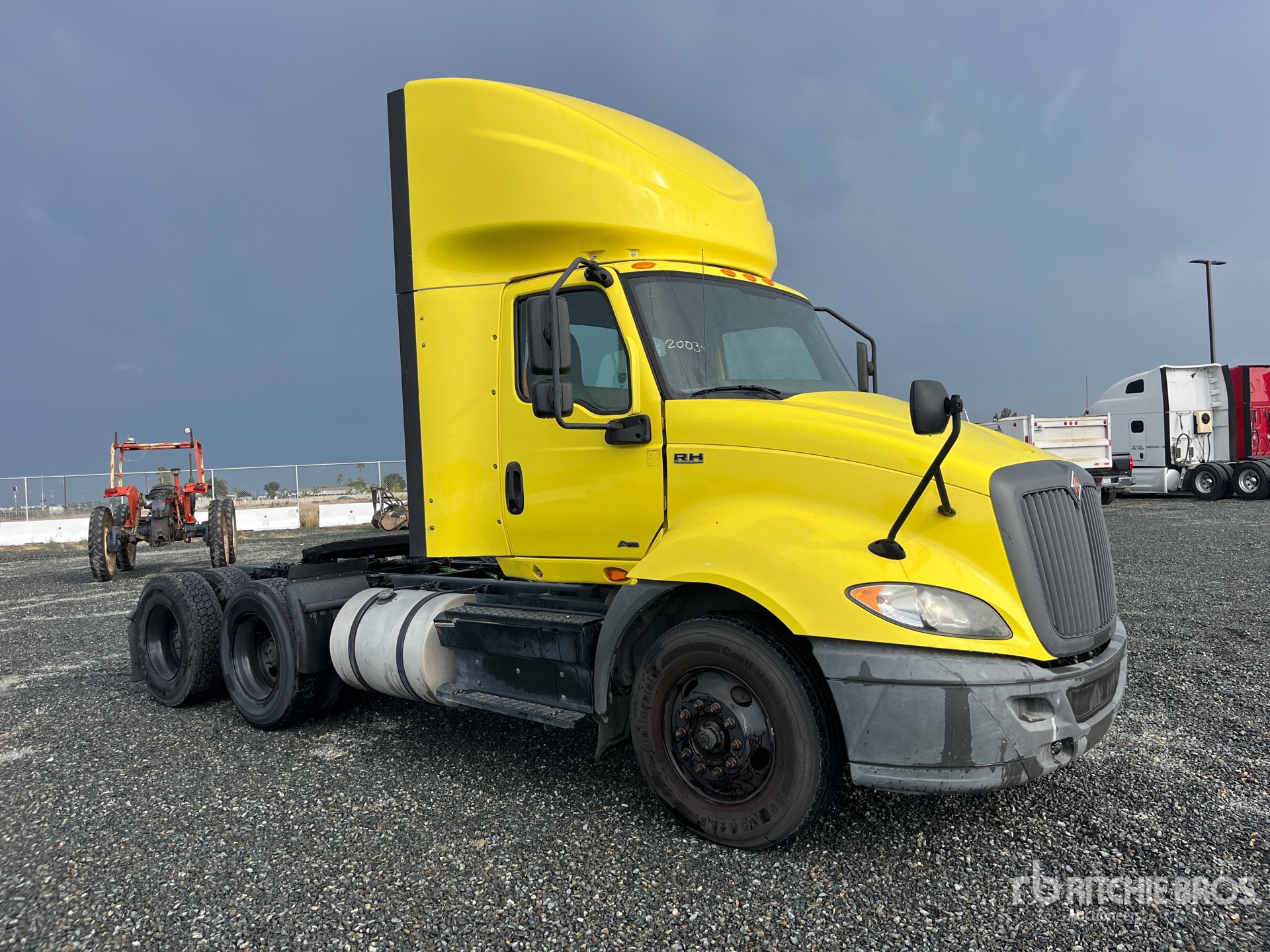 General Appearance with Picture, Right Front Corner