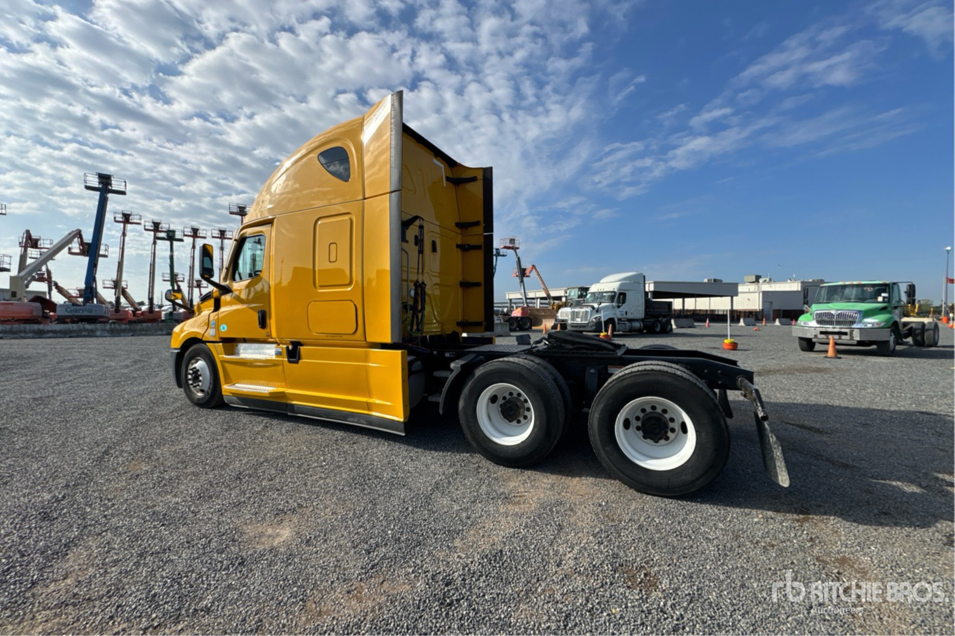 General Appearance with Bild, Ecke hinten links