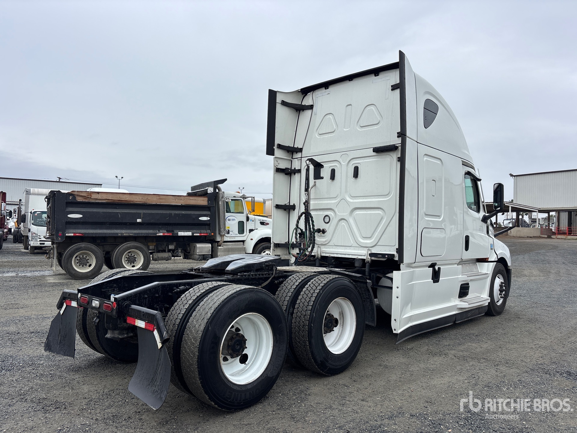 General Appearance with Imagen: esquina trasera derecha