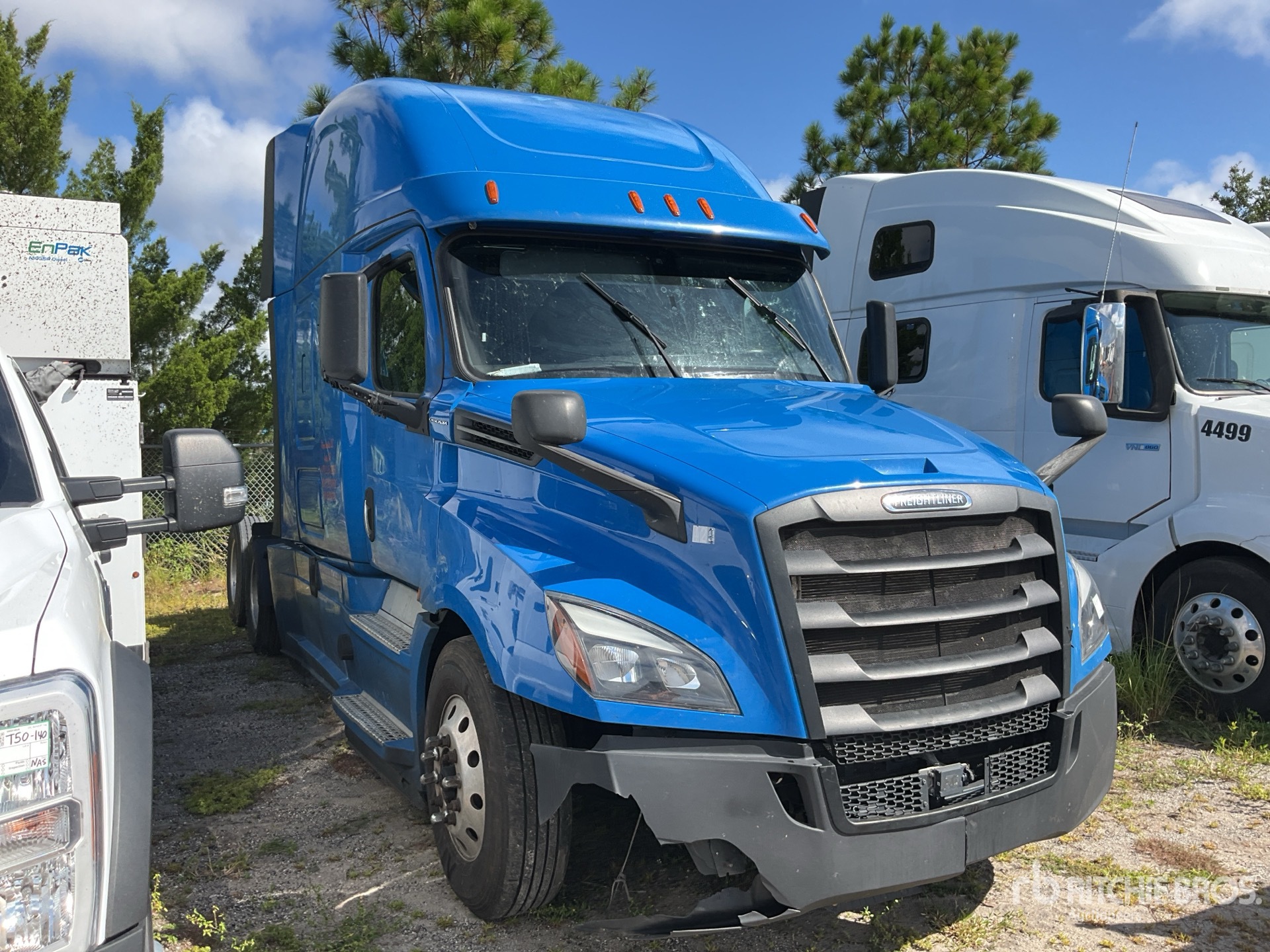 General Appearance with Bild, Ecke vorne rechts