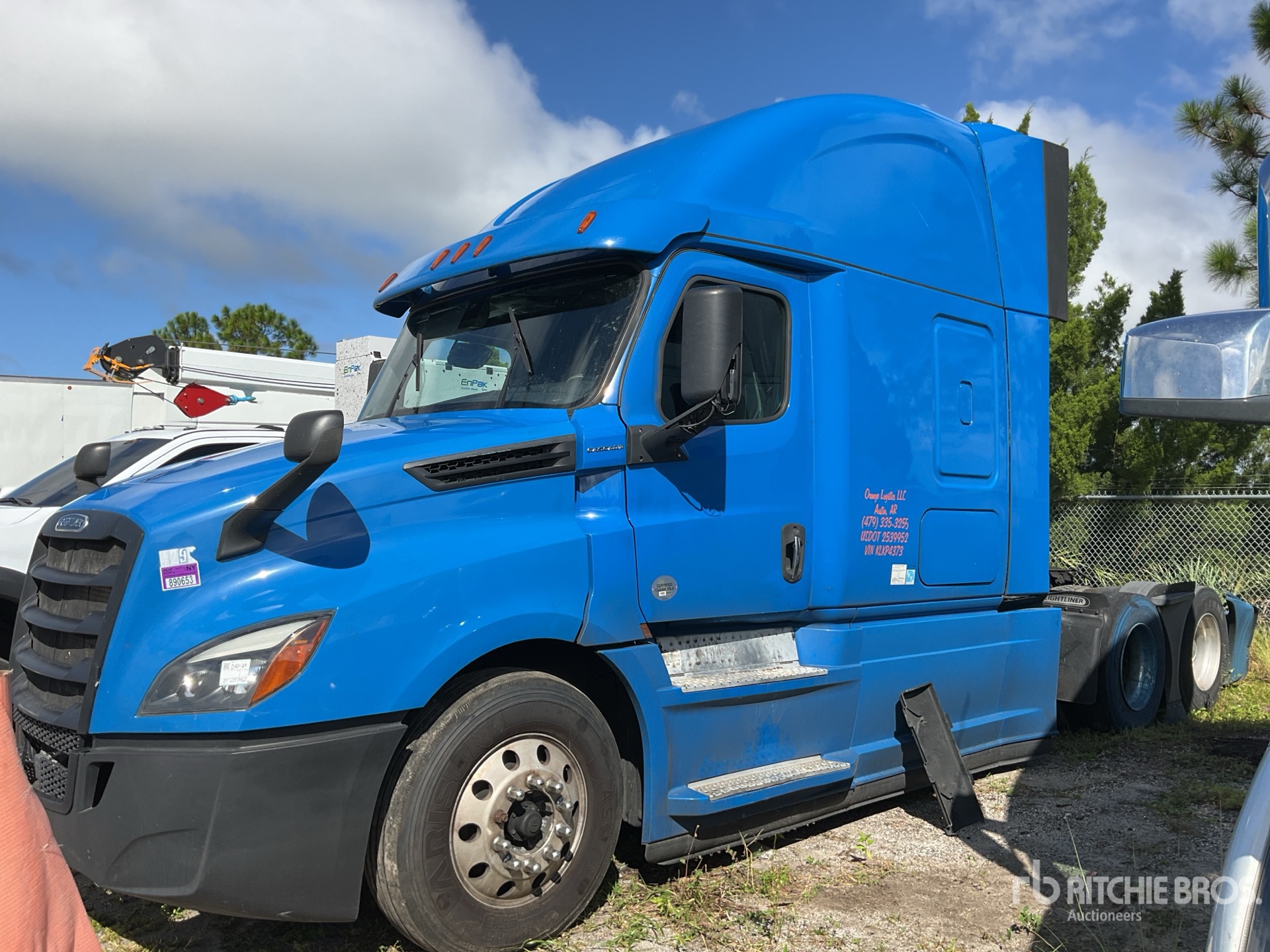 General Appearance with Bild, Ecke vorne links