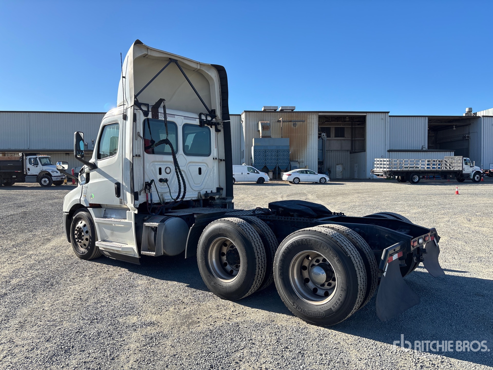 General Appearance with Imagen: esquina trasera izquierda