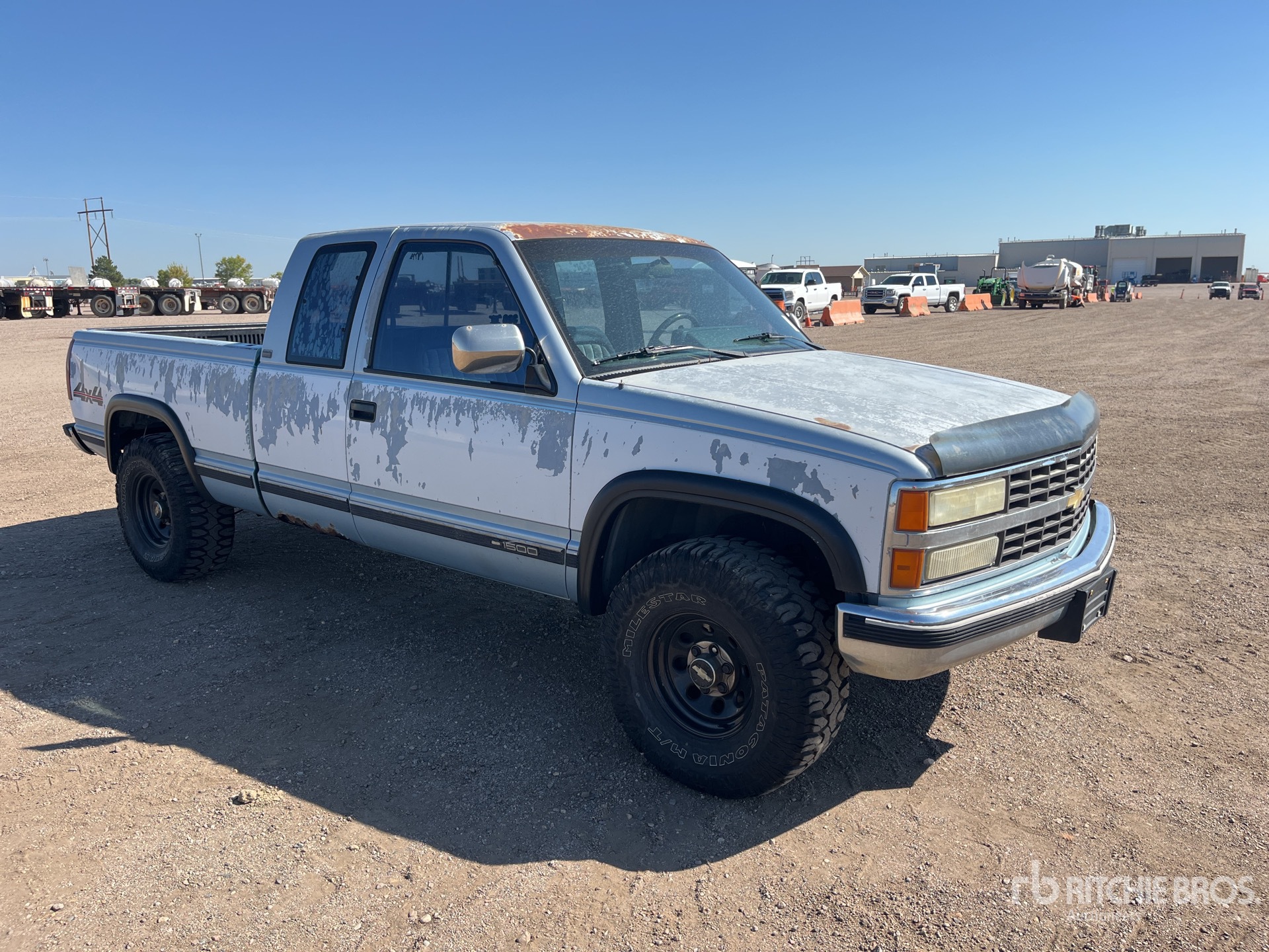 General Appearance with Picture, Right Front Corner