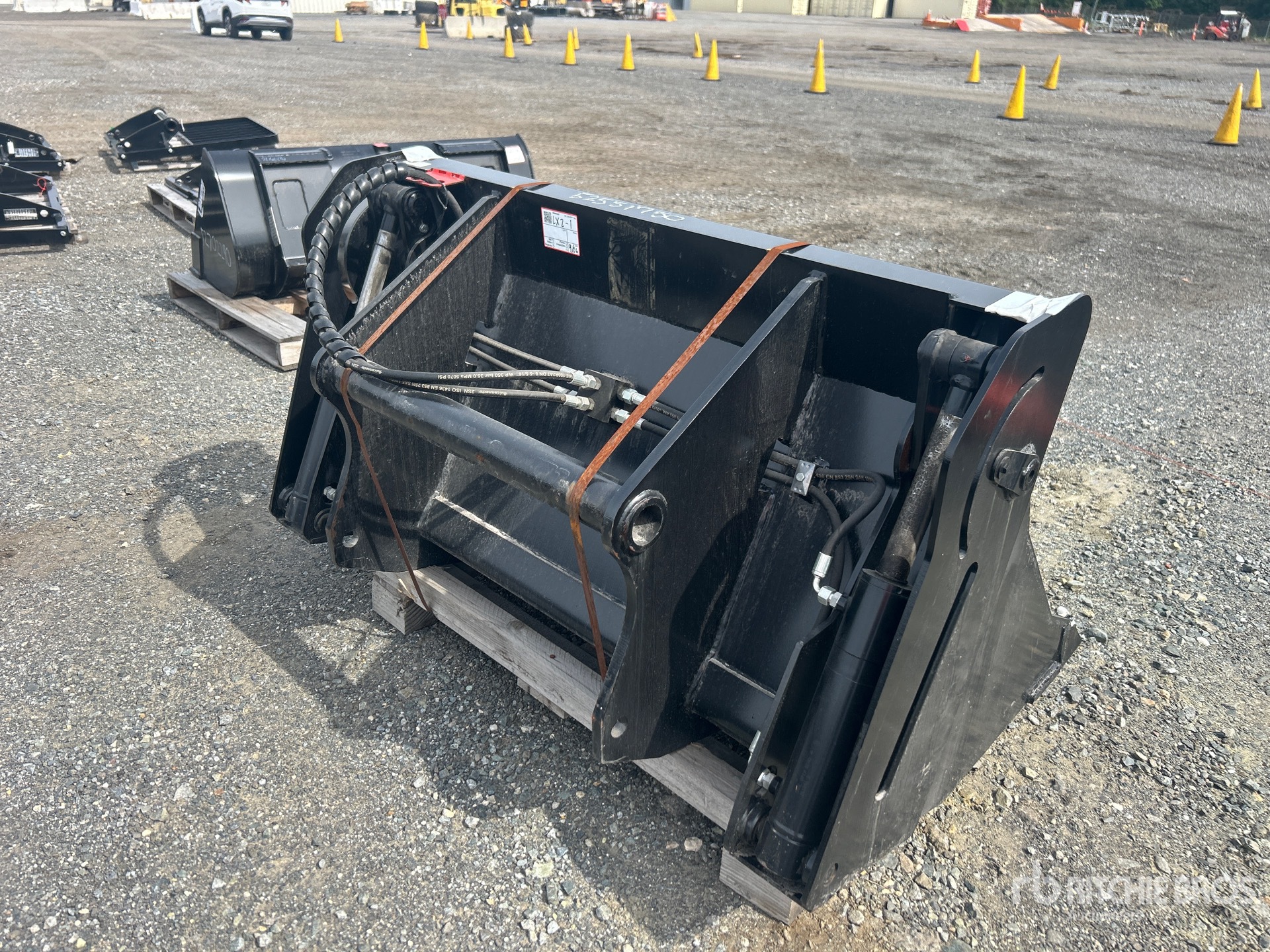General Appearance with Picture, Right Rear Corner