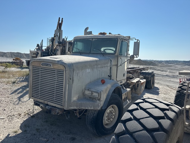 2000 Freightliner 6x4 Roll-Off Truck 2000 Freightliner 6x4 Roll-Off Truck