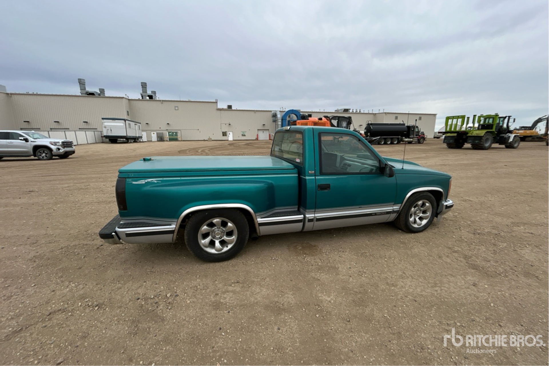 General Appearance with Picture, Right Rear Corner