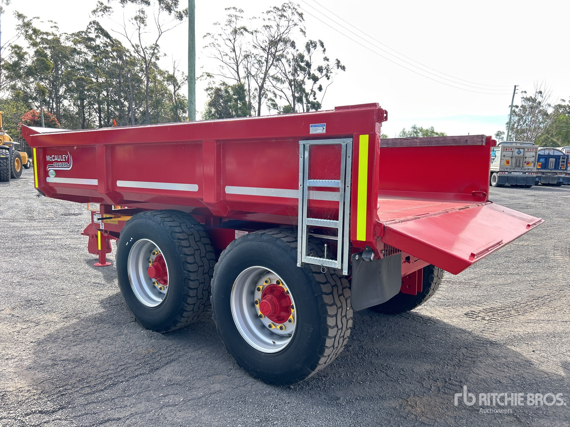 General Appearance with Picture, Right Rear Corner