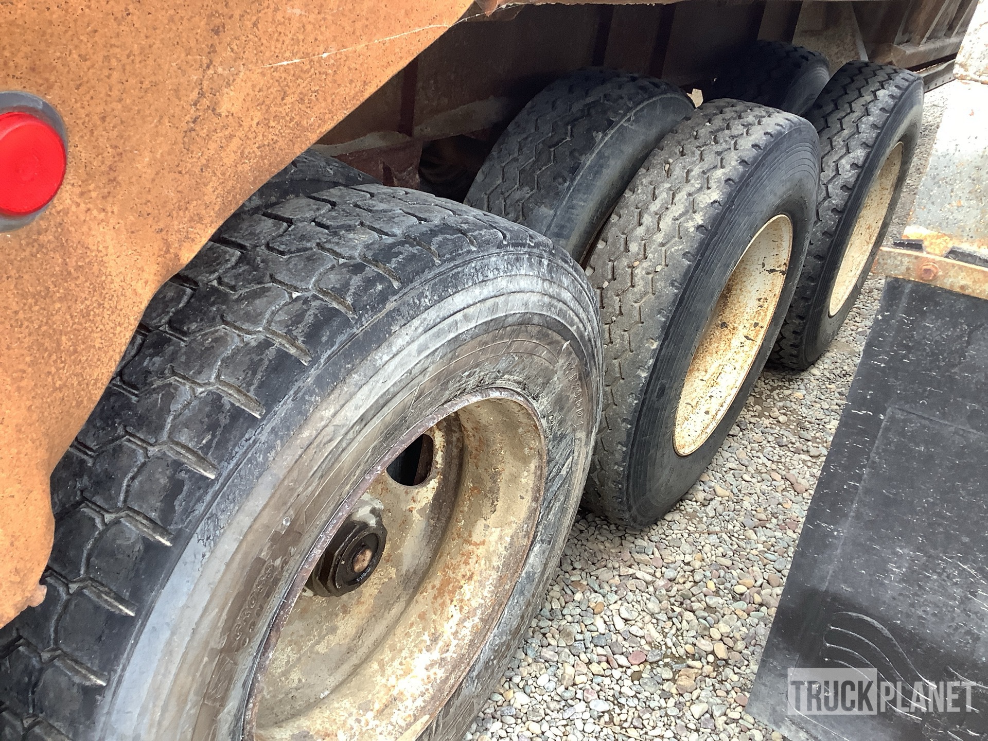 1991 Fruehauf 18 FT TRI/A LEAD