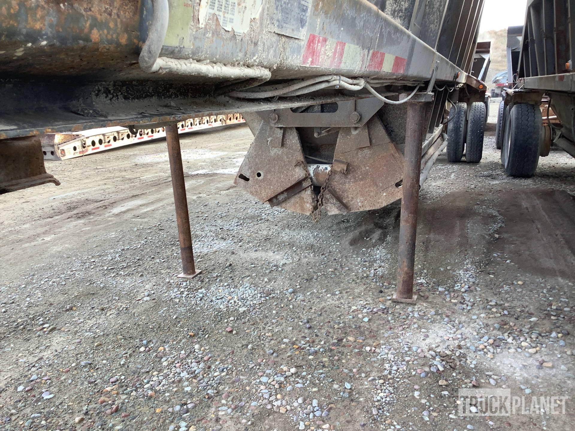 1992 Fruehauf 18 FT 40 FT T/A LEAD