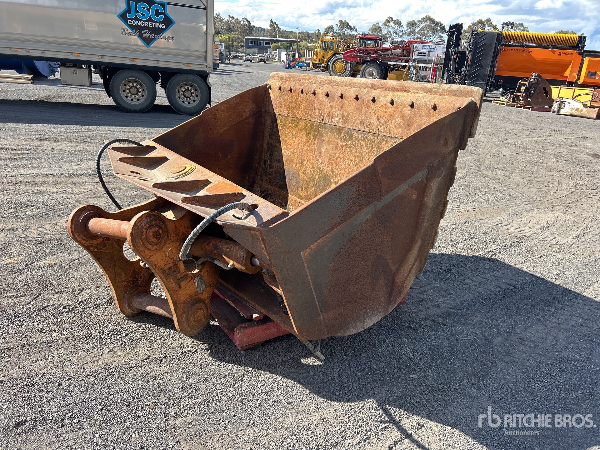 General Appearance with Picture, Right Rear Corner