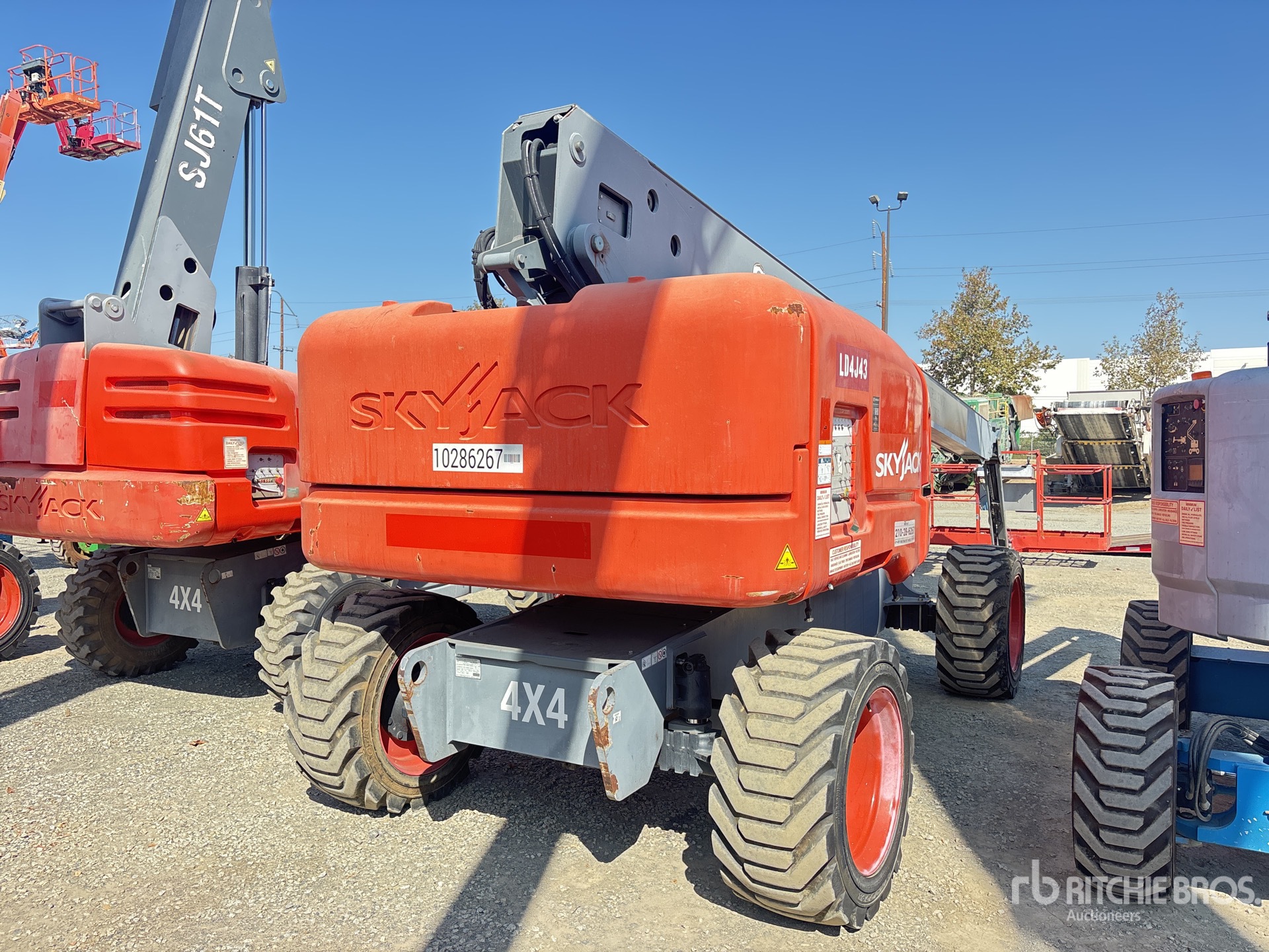 General Appearance with Picture, Right Rear Corner