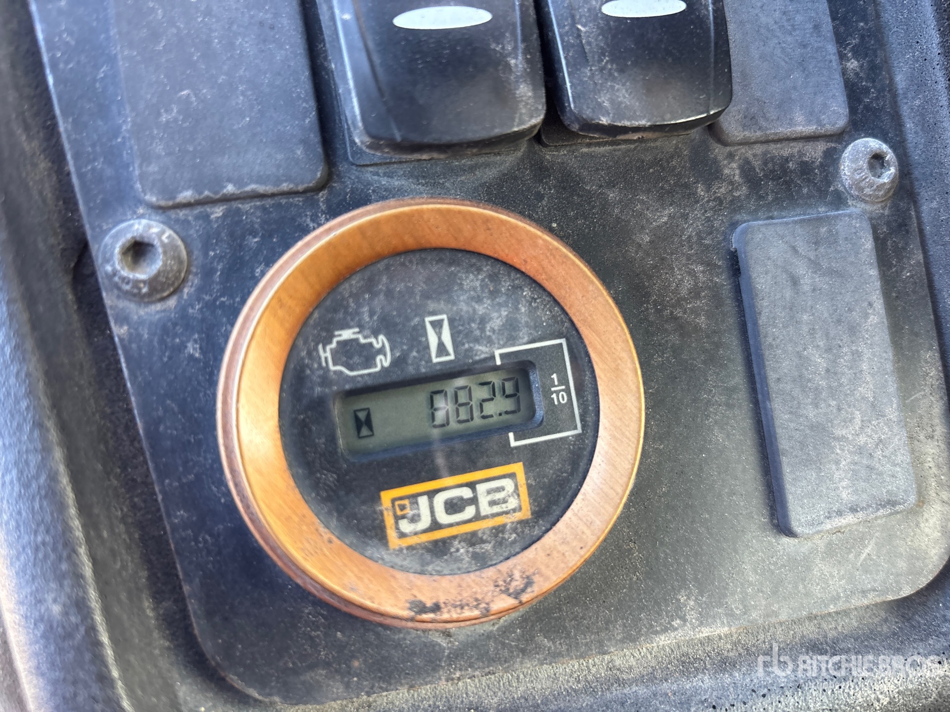 General Appearance with Hour Meter / Odometer