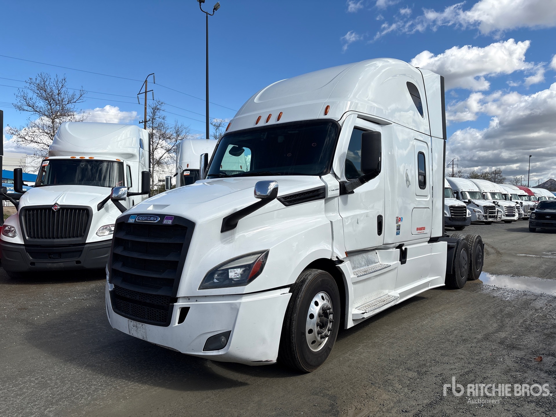 General Appearance with Picture, Left Front Corner