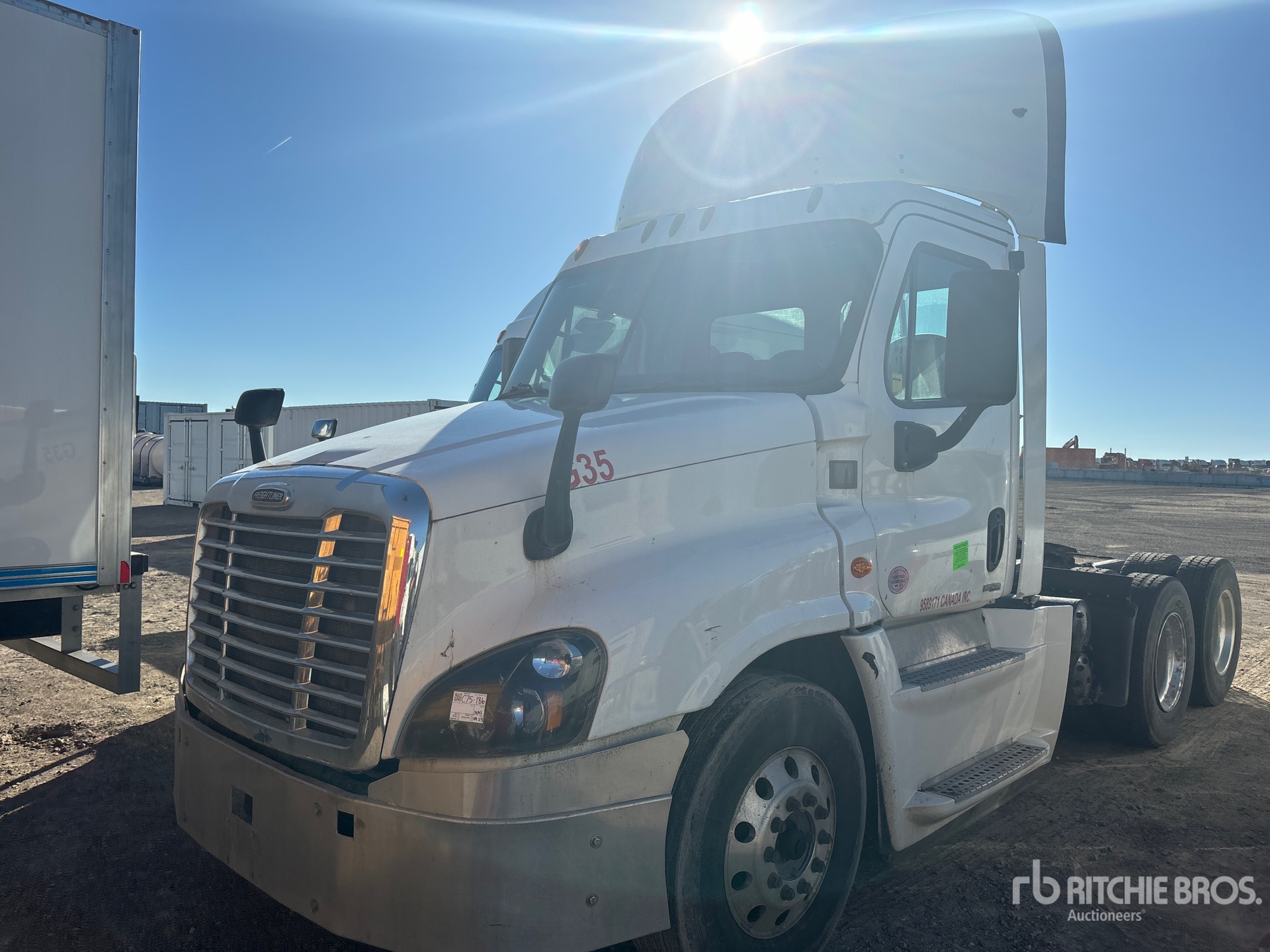 General Appearance with Bild, Ecke vorne links