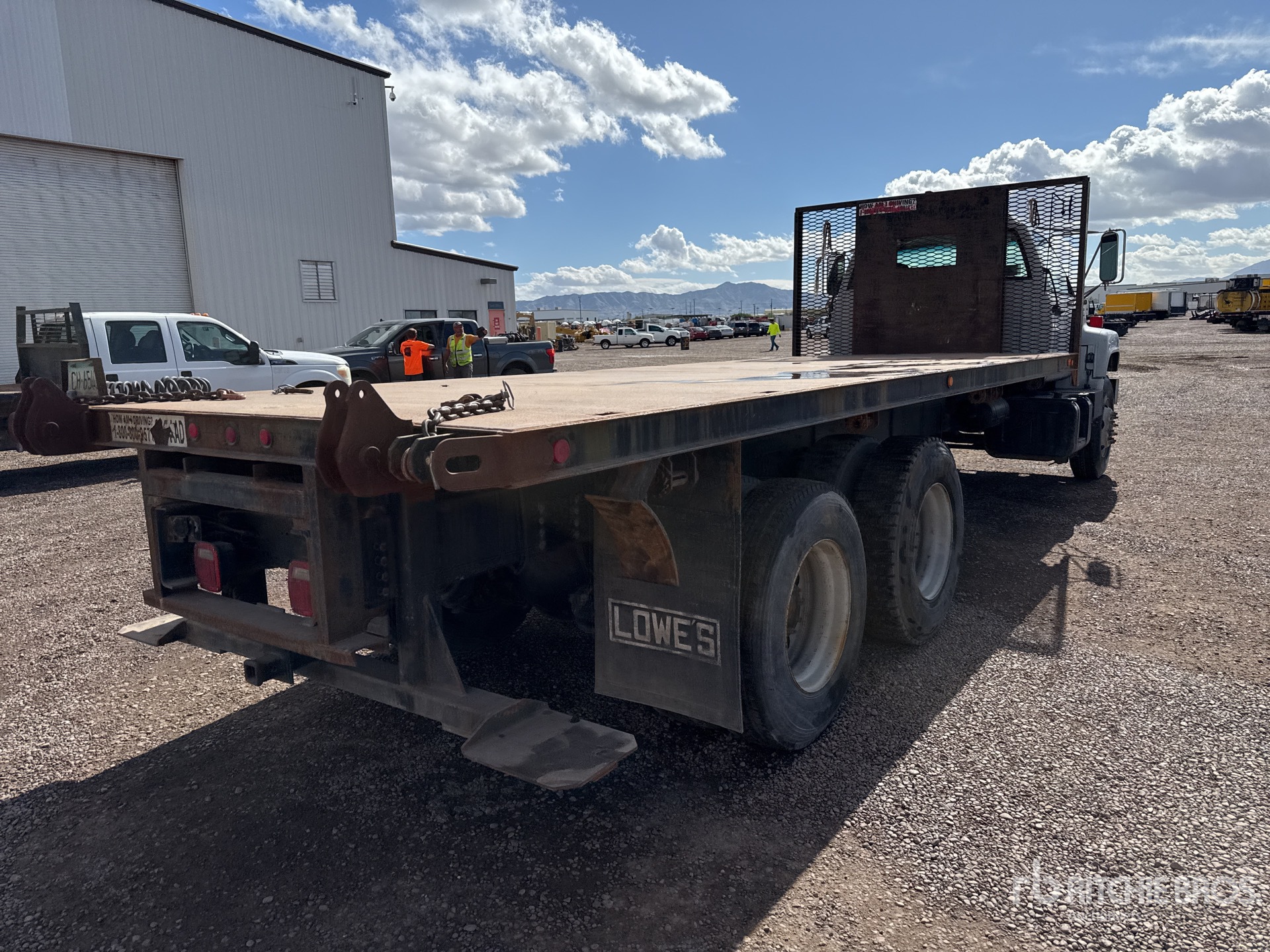 Aspect général with Image, coin arrière droit