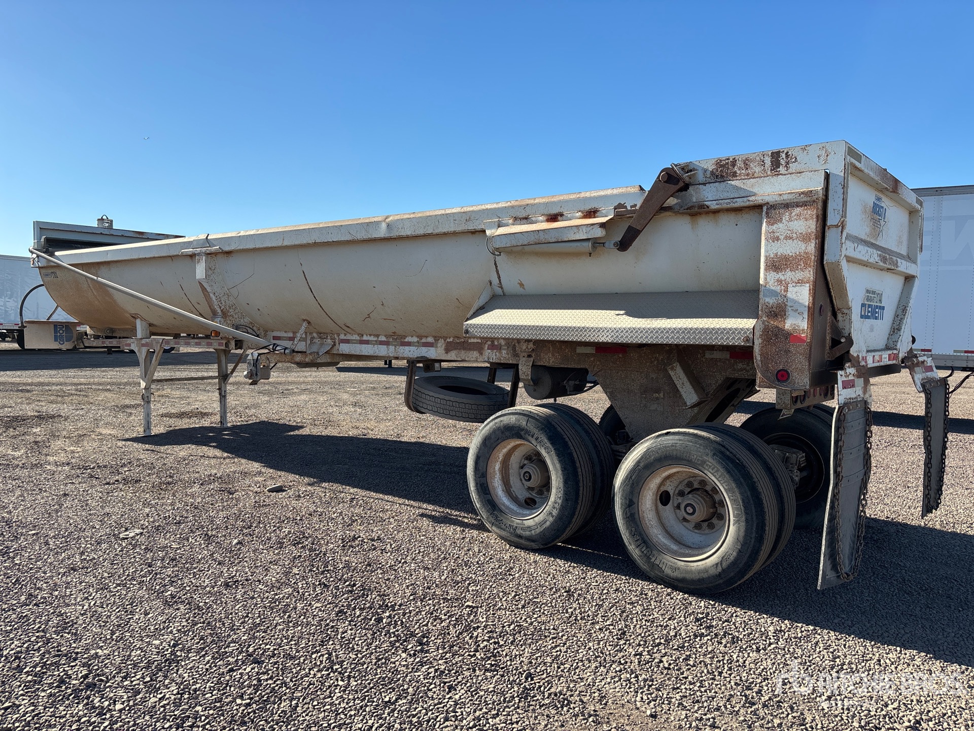 General Appearance with Foto, angolo posteriore sinistro