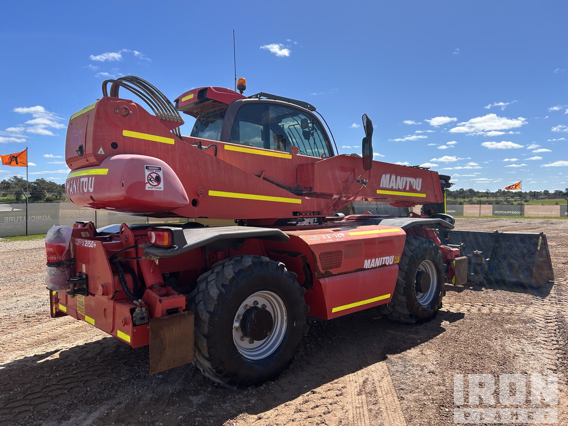 General Appearance with Foto, angolo anteriore sinistro