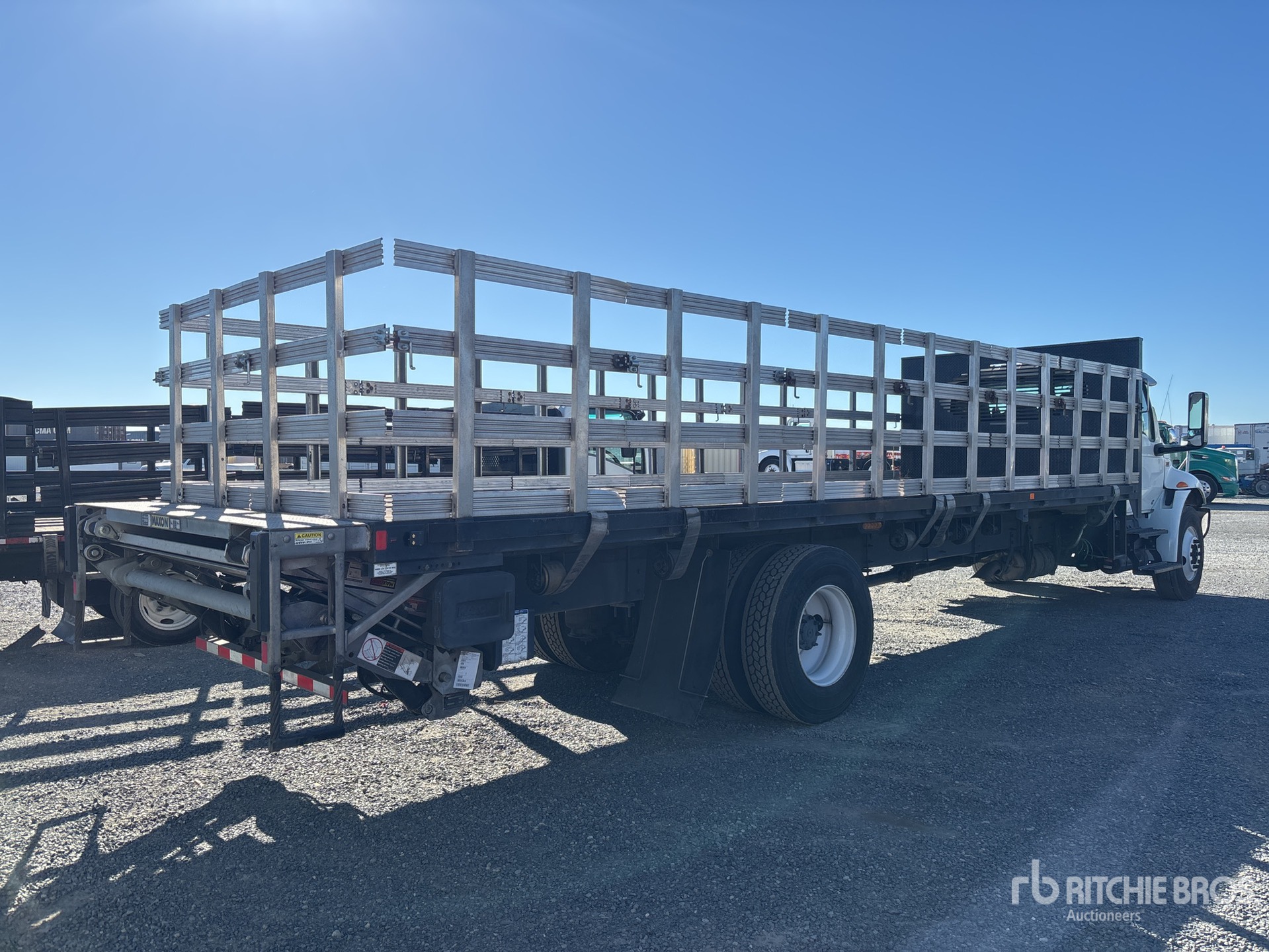 General Appearance with Foto, angolo anteriore sinistro