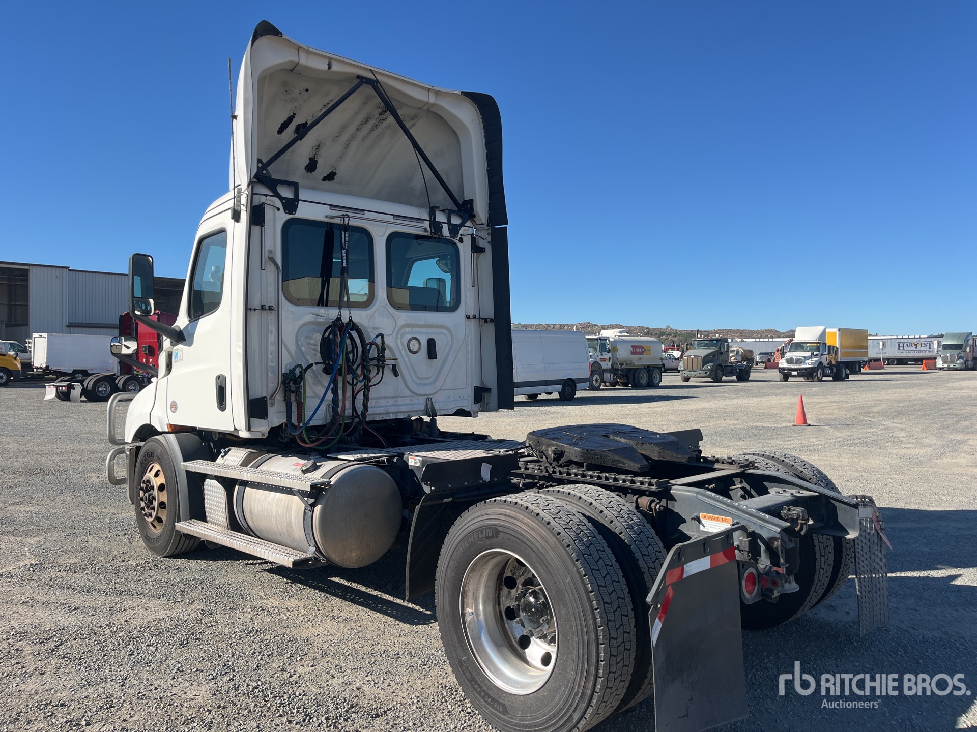 General Appearance with Foto, angolo posteriore sinistro