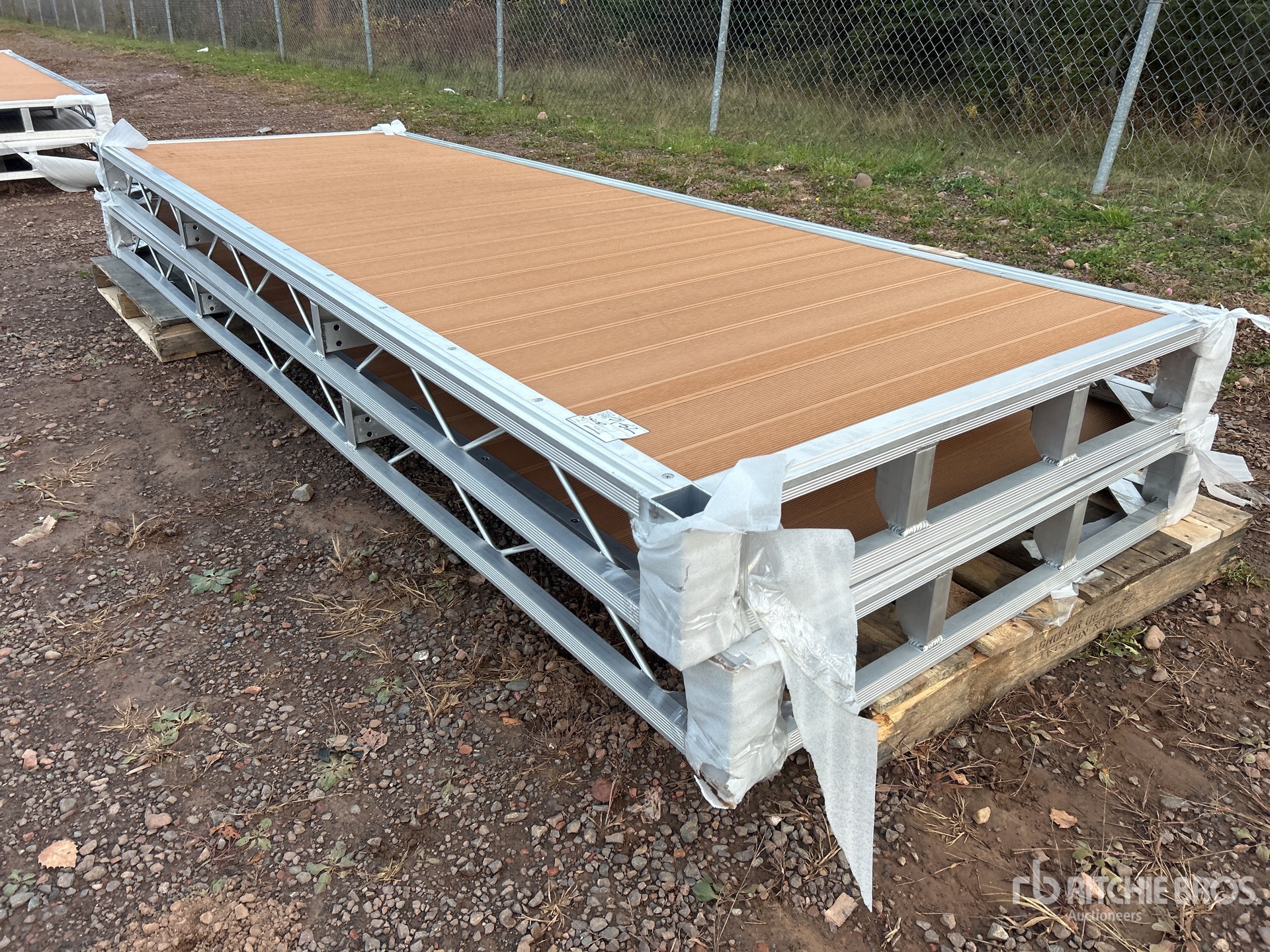 General Appearance with Foto, angolo anteriore sinistro