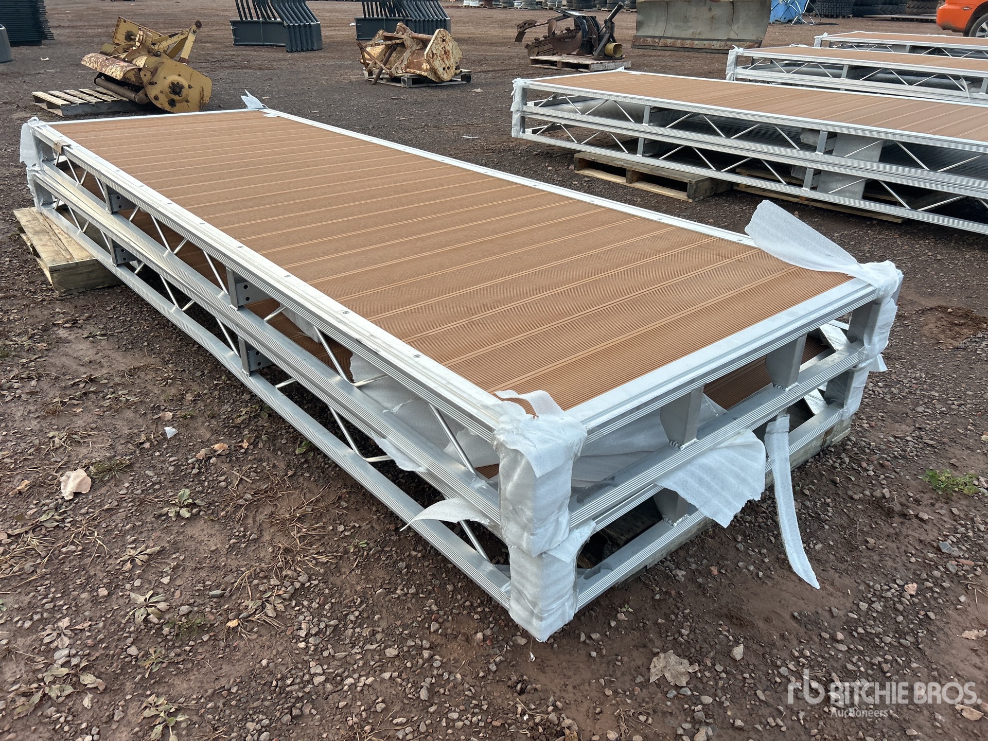 General Appearance with Foto, angolo anteriore sinistro