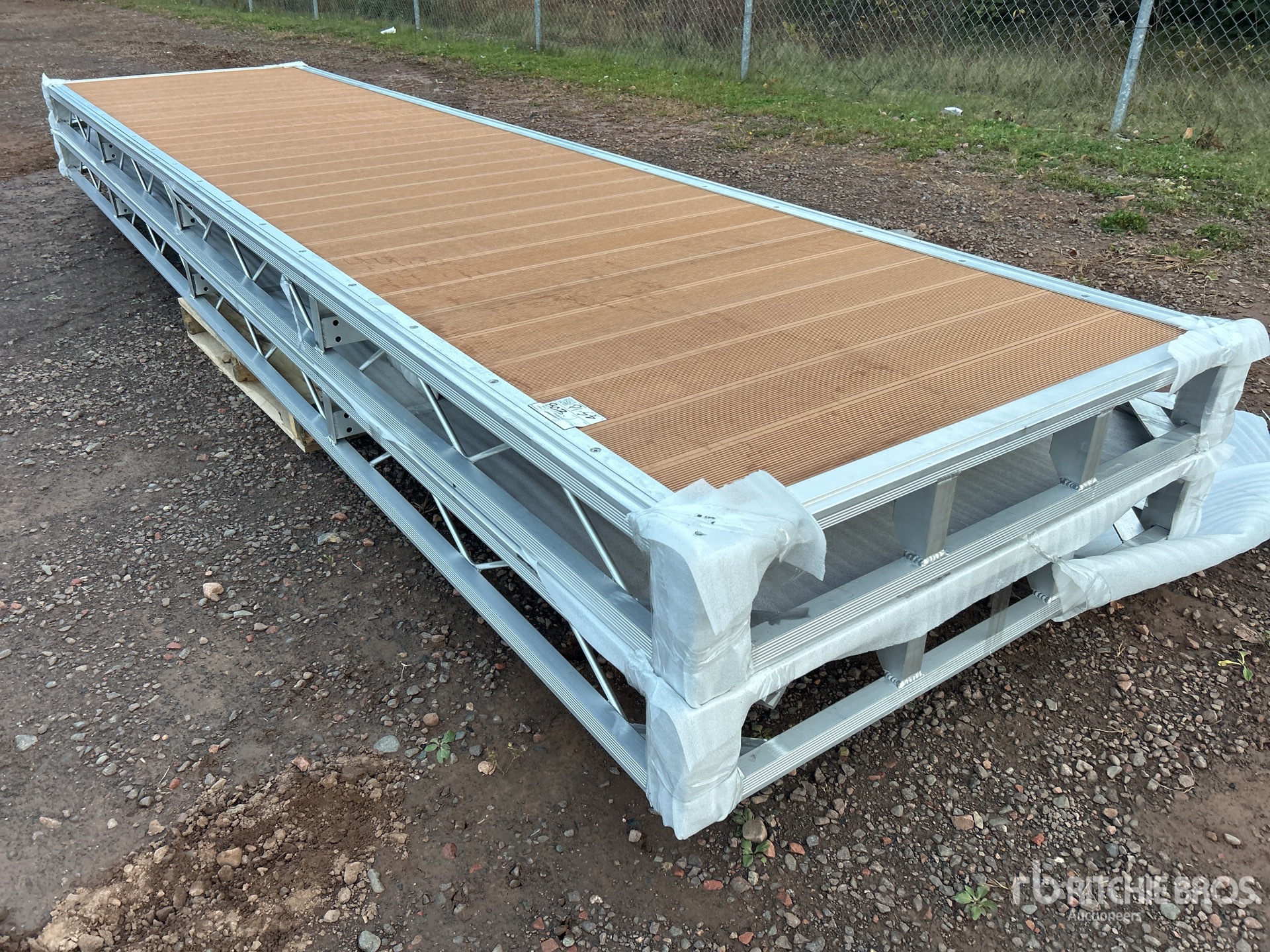 General Appearance with Foto, angolo anteriore sinistro