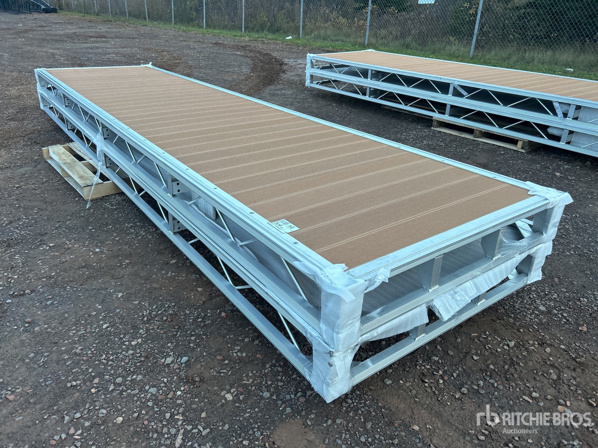 General Appearance with Foto, angolo anteriore sinistro