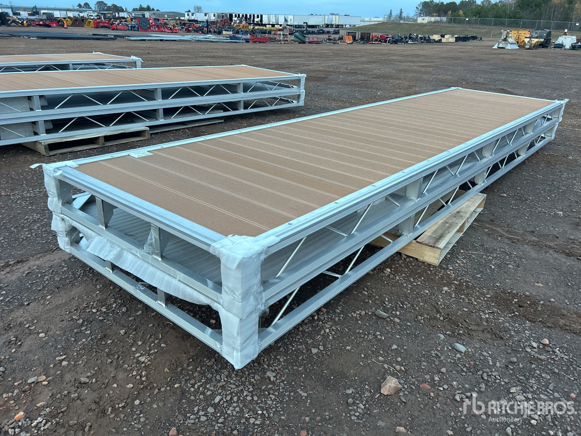 General Appearance with Foto, angolo posteriore sinistro