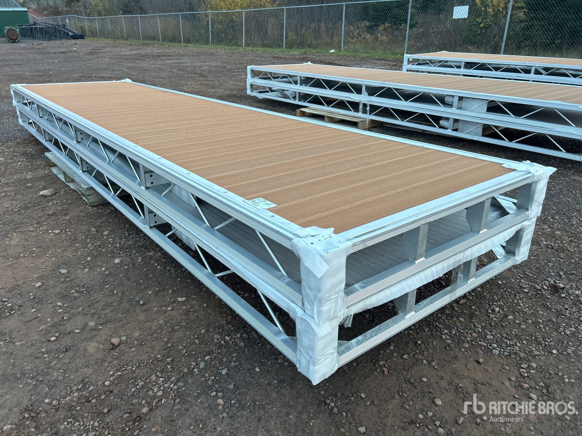 General Appearance with Foto, angolo anteriore sinistro