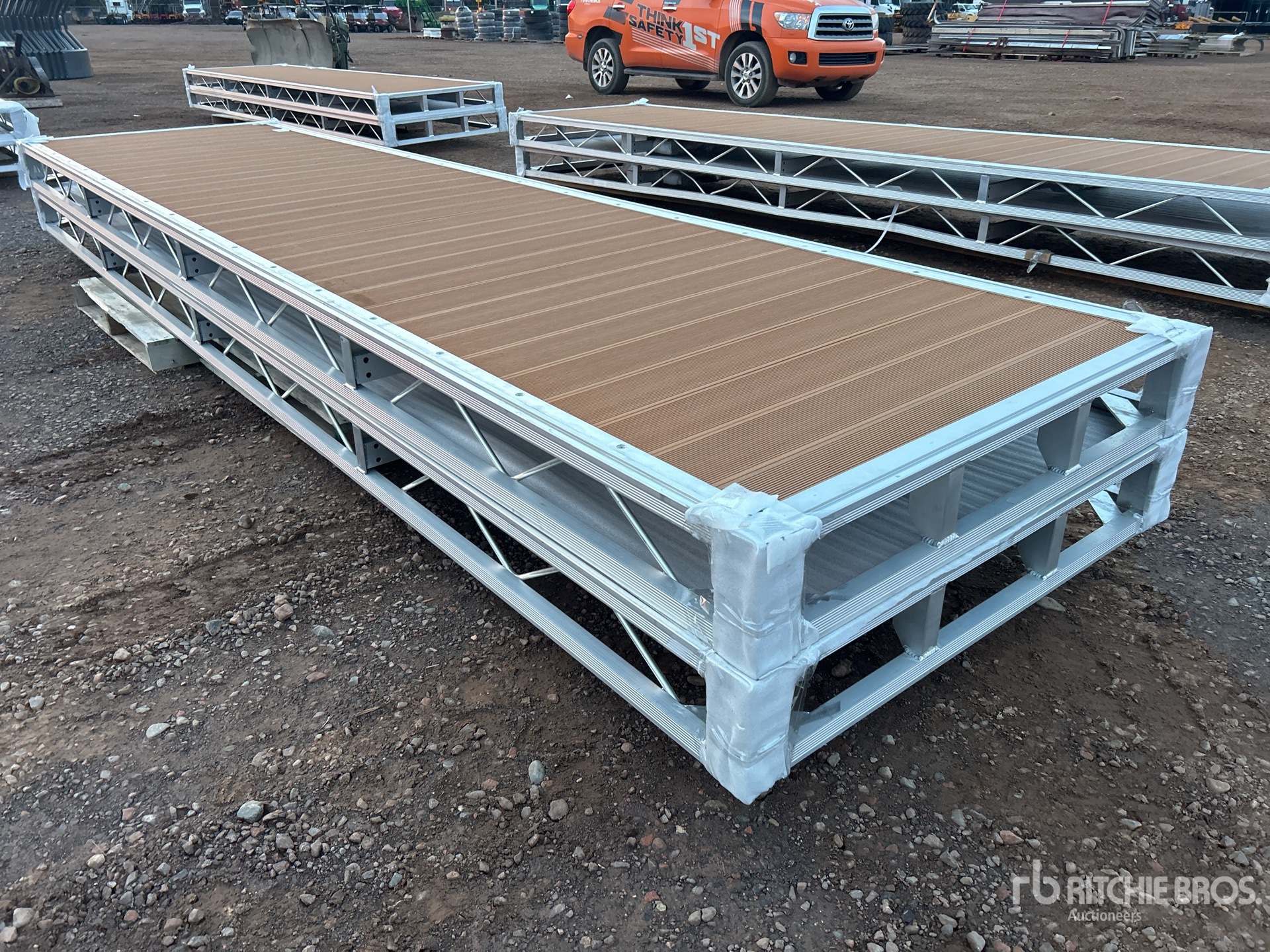 General Appearance with Foto, angolo anteriore sinistro