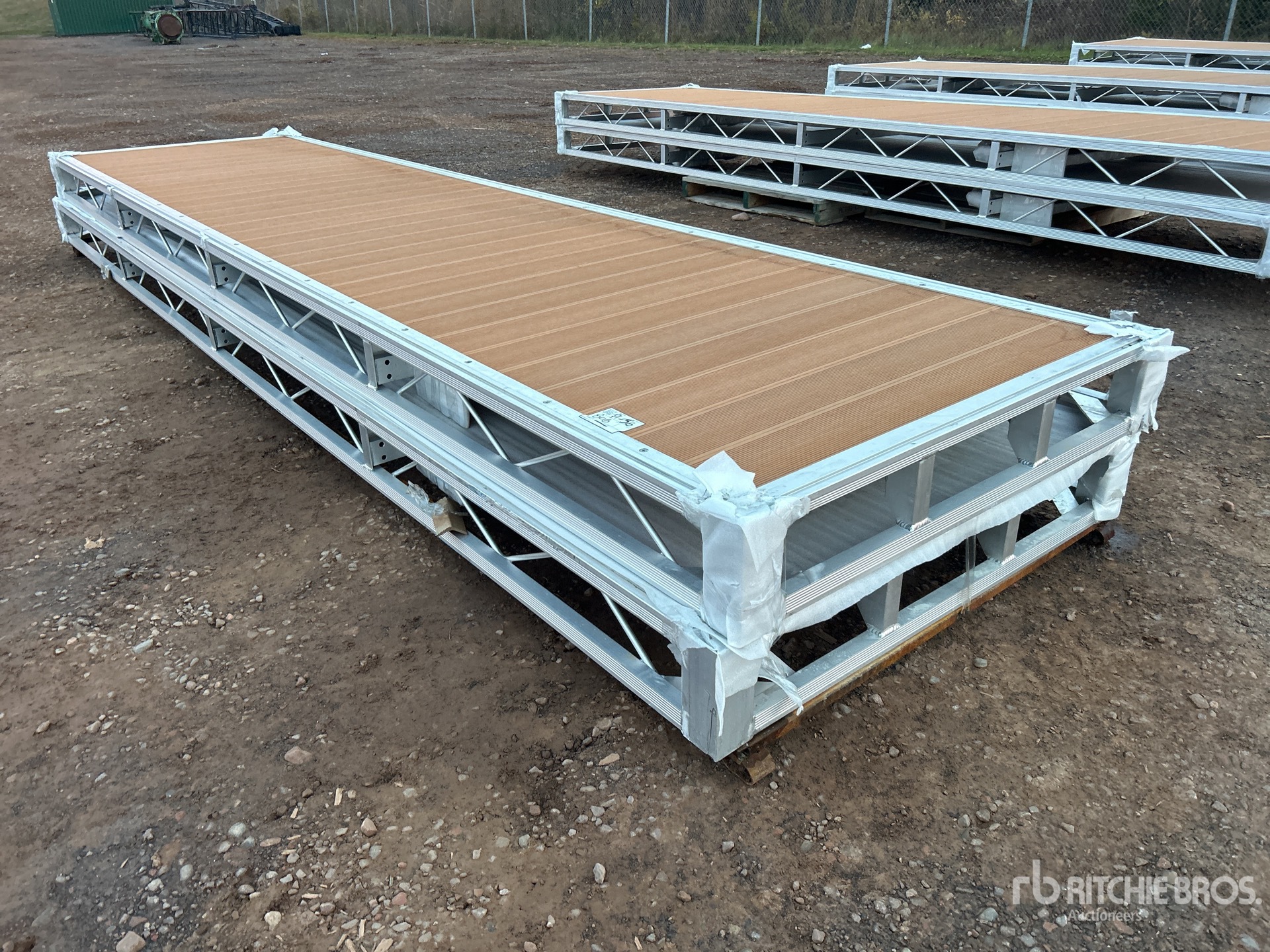 General Appearance with Foto, angolo anteriore sinistro