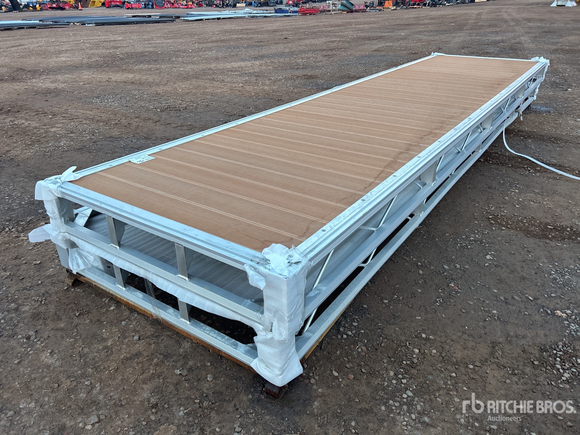 General Appearance with Foto, angolo posteriore sinistro