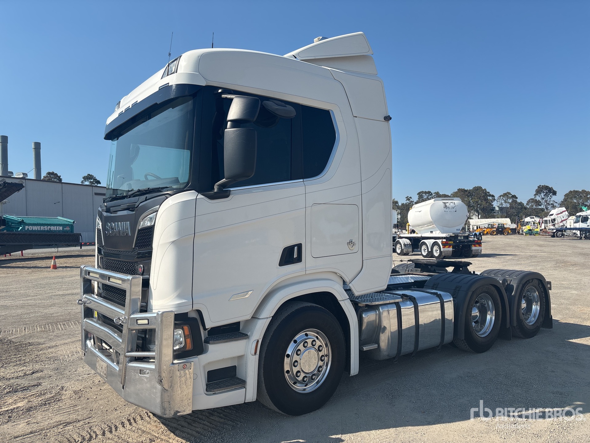General Appearance with Picture, Right Front Corner