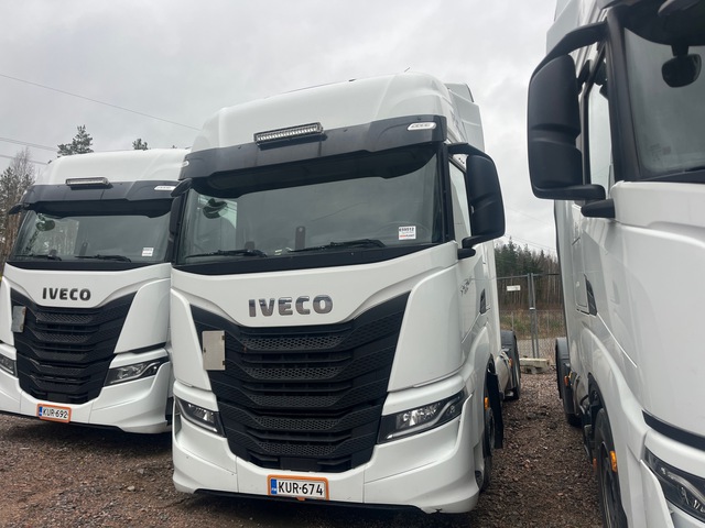 2022 Iveco S-Way 460 LNG 4x2 Sleeper Truck Tractor