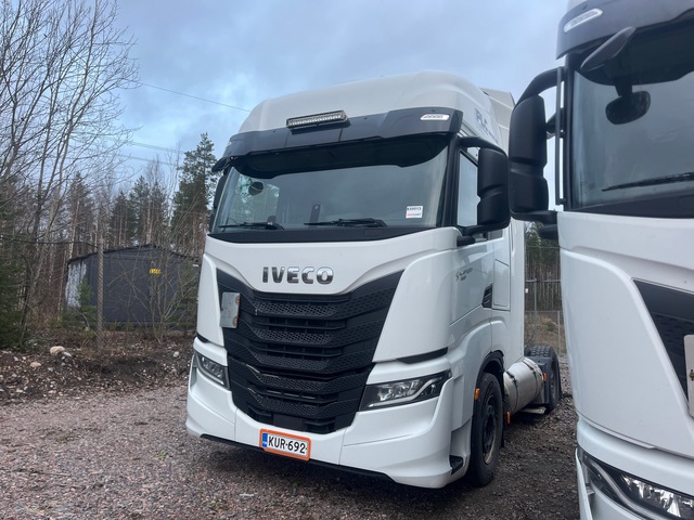 2022 Iveco S-Way 460 LNG 4x2 Sleeper Truck Tractor
