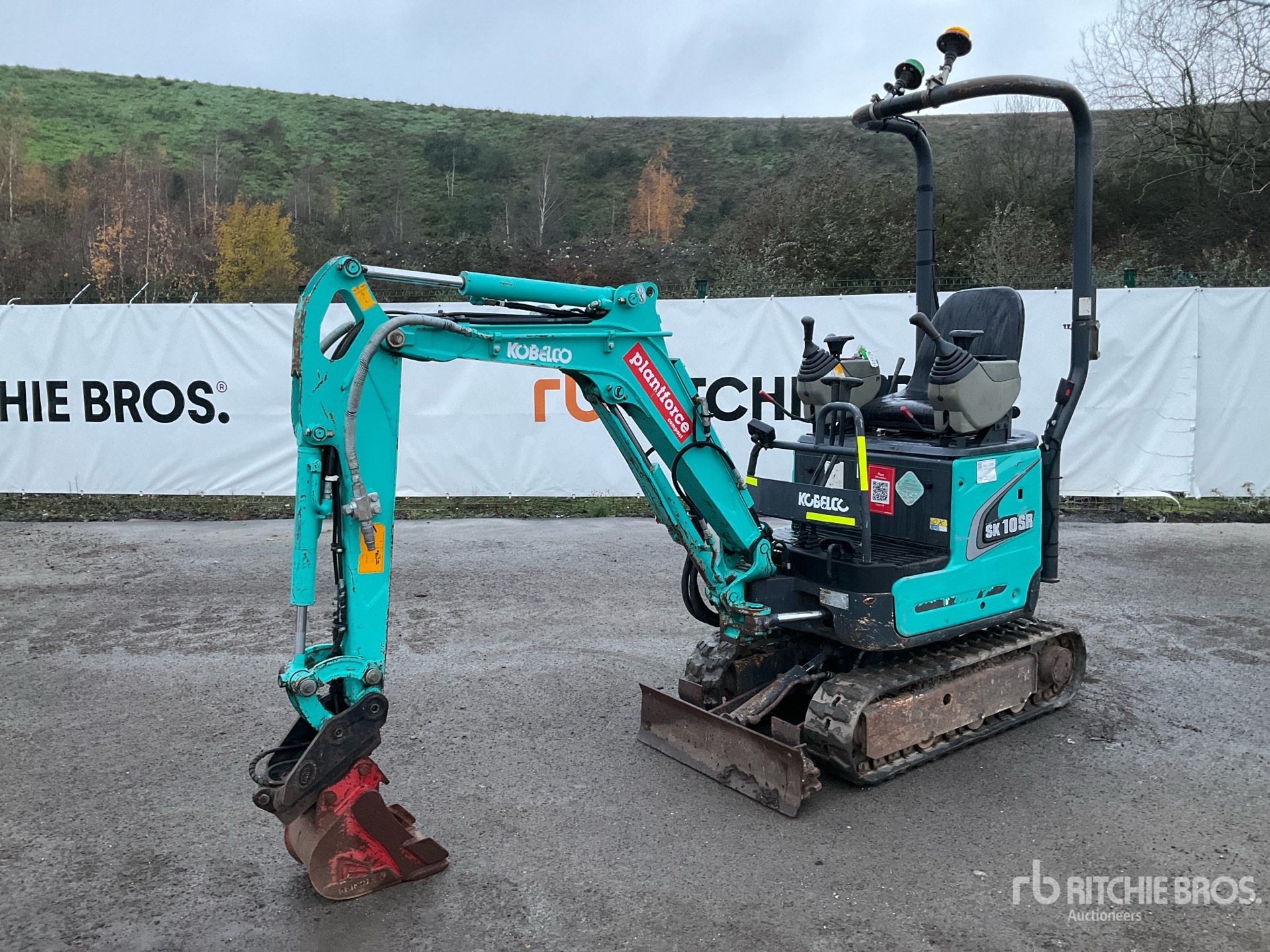 General Appearance with Picture, Left Front Corner