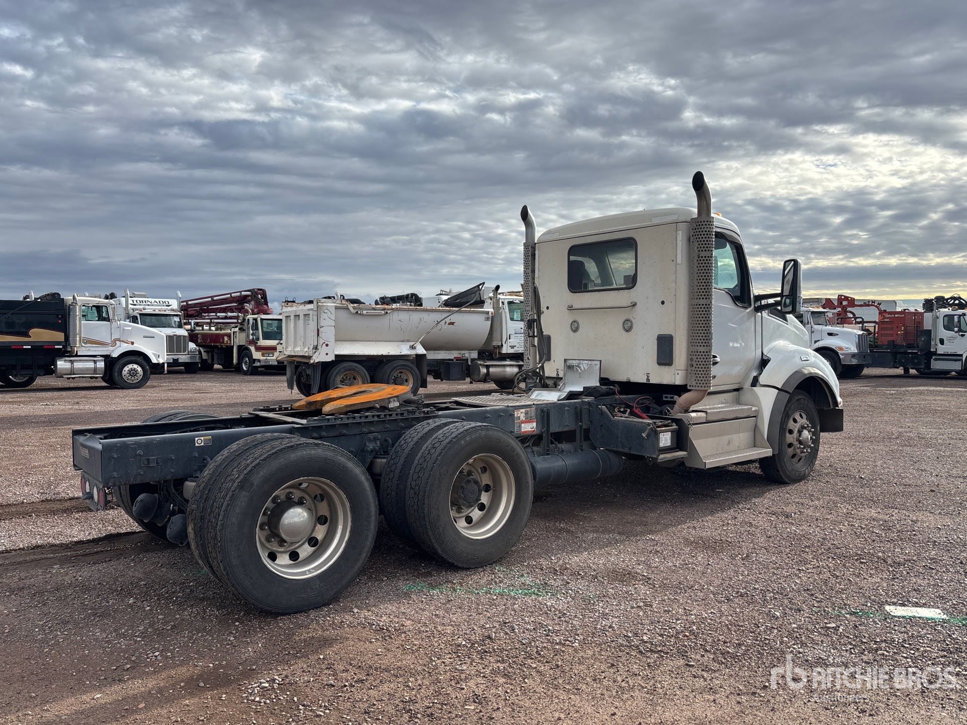 Aspect général with Image, coin arrière droit